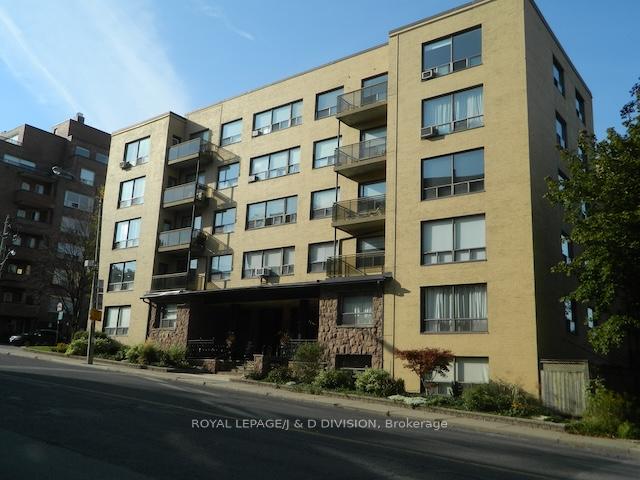 740 Eglinton Avenue W 100, Toronto C04 Unit: 100