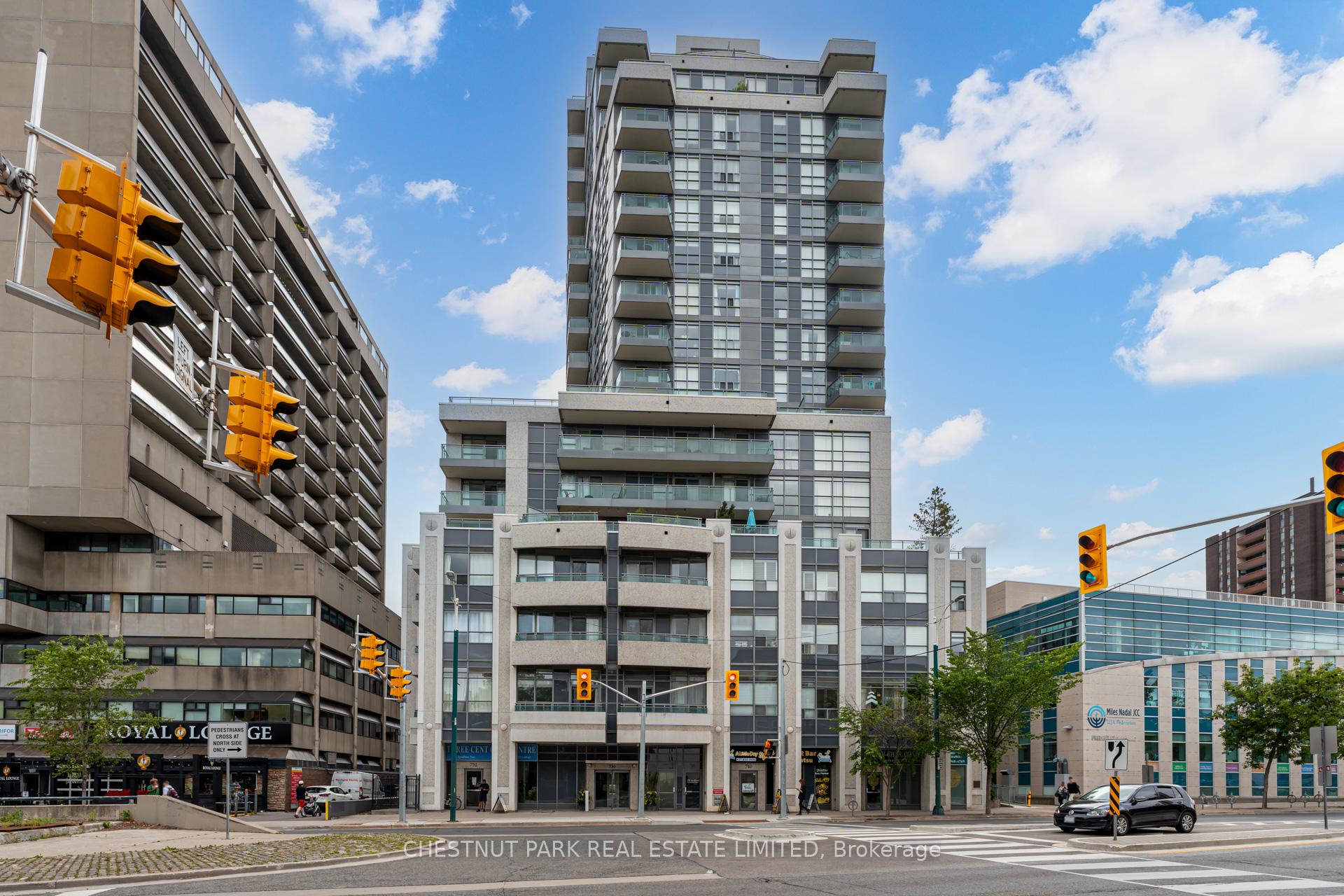 736 Spadina Avenue 1711