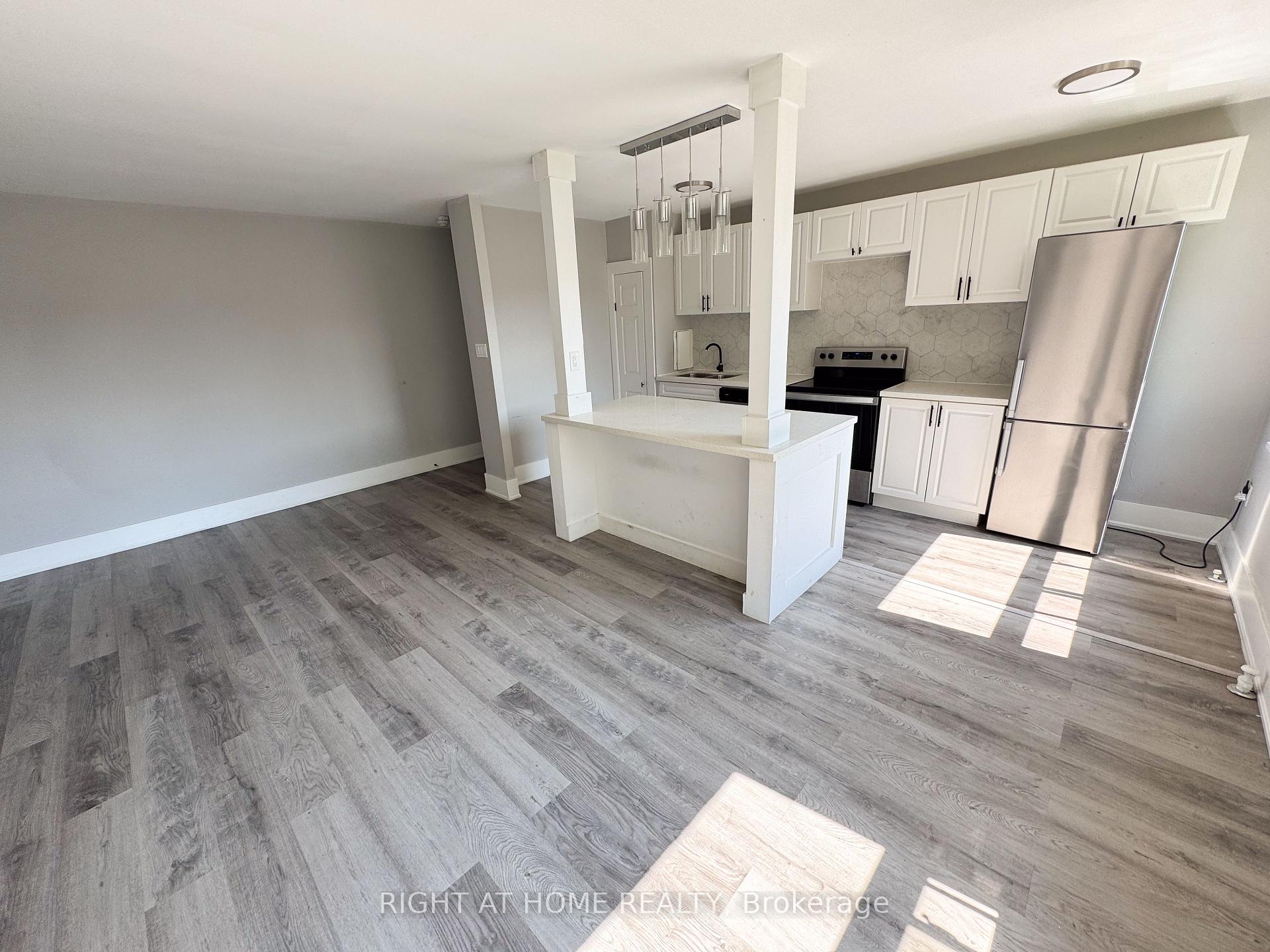 896 Eglinton Avenue E 306, Toronto C11 Unit: 306