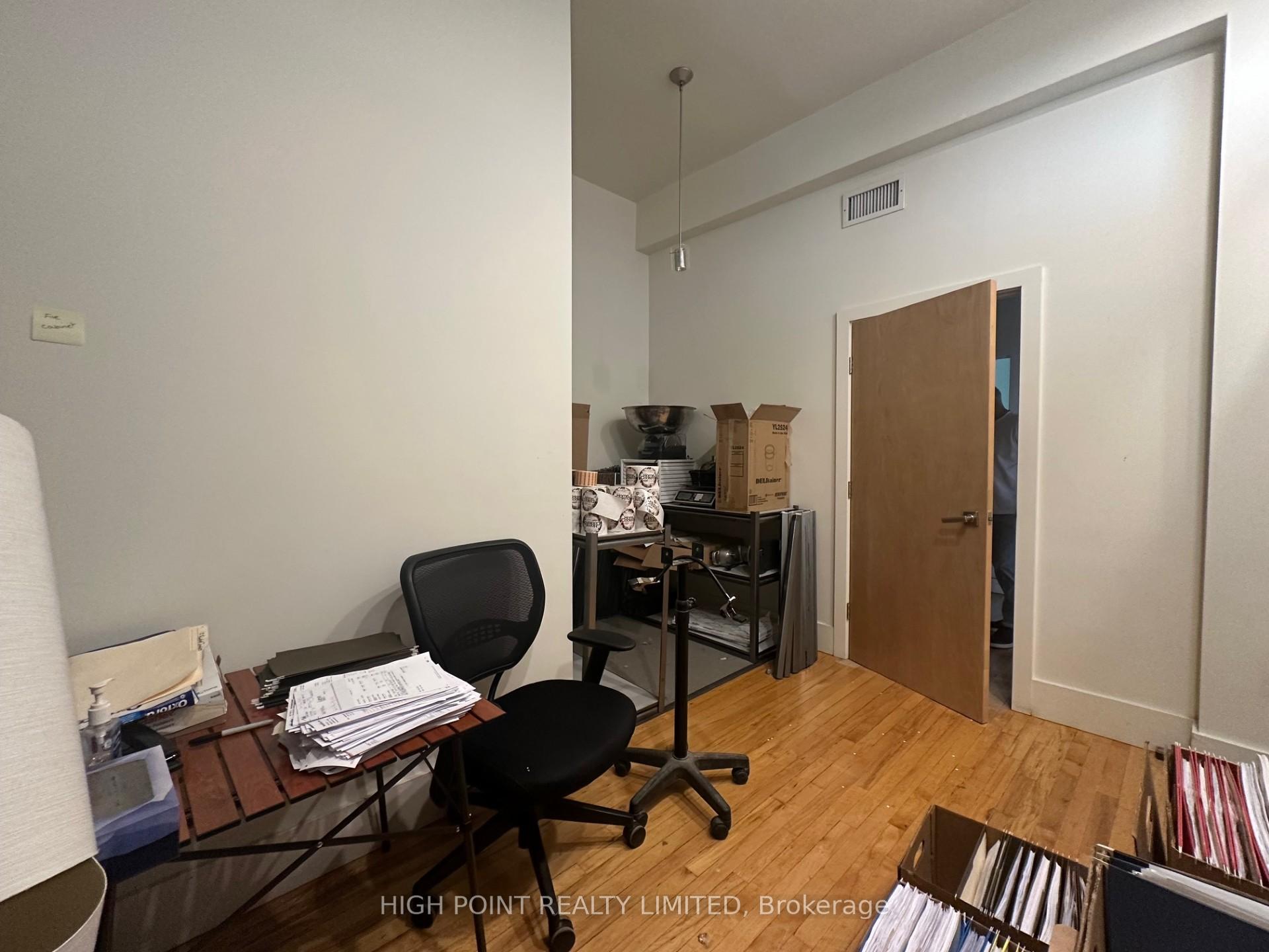 12 Birch Avenue 207, Toronto C02 Unit: 207