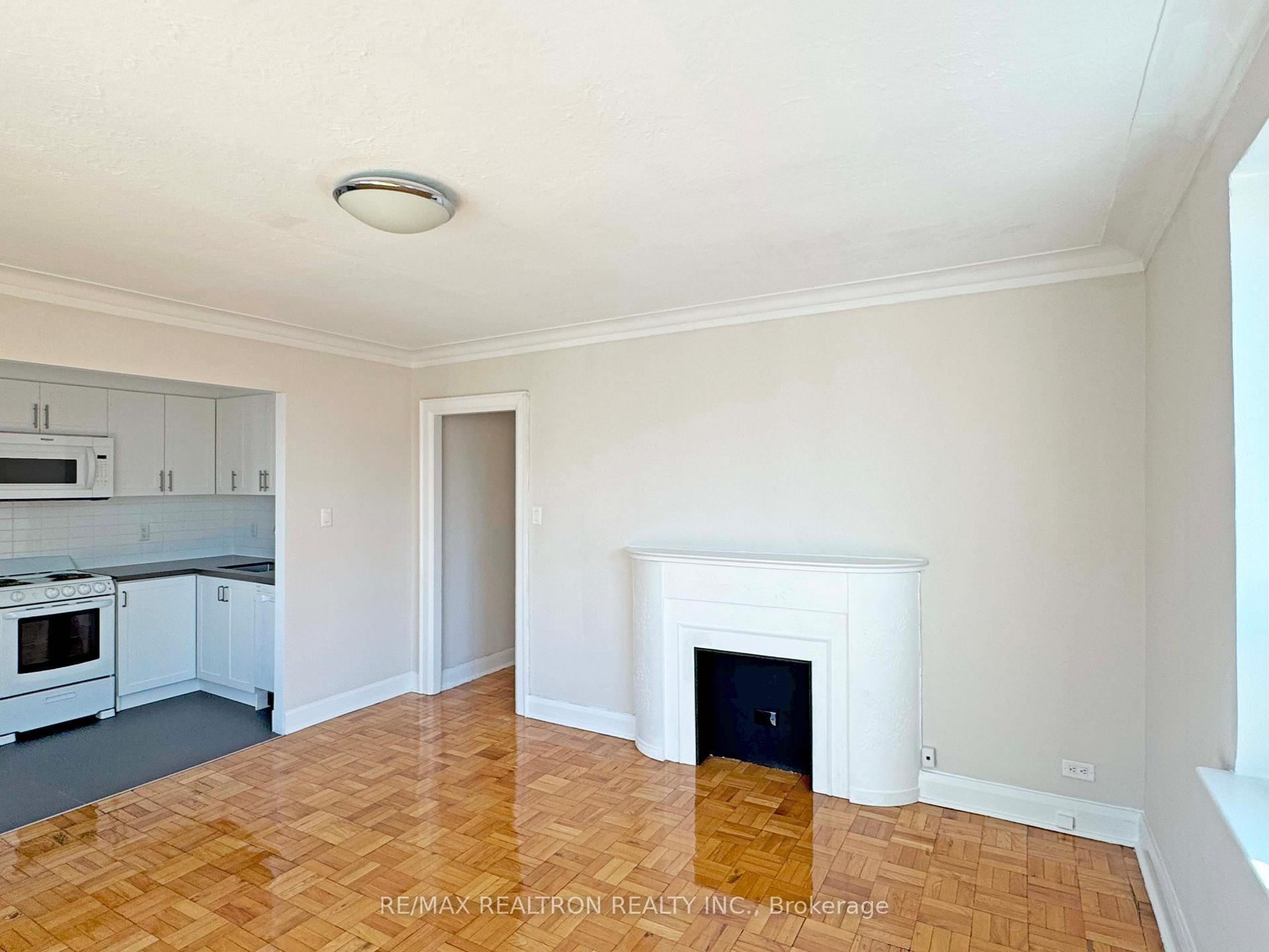 394 Avenue Road 308, Toronto C02 Unit: 308