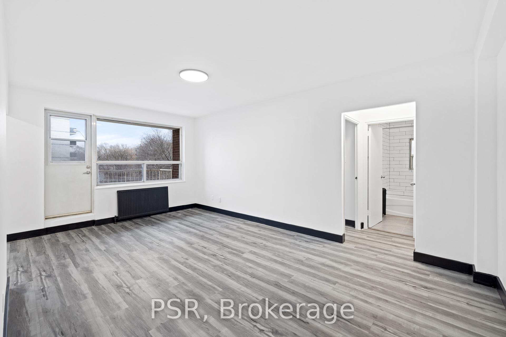 600 Eglinton Avenue W 303, Toronto C03 Unit: 303