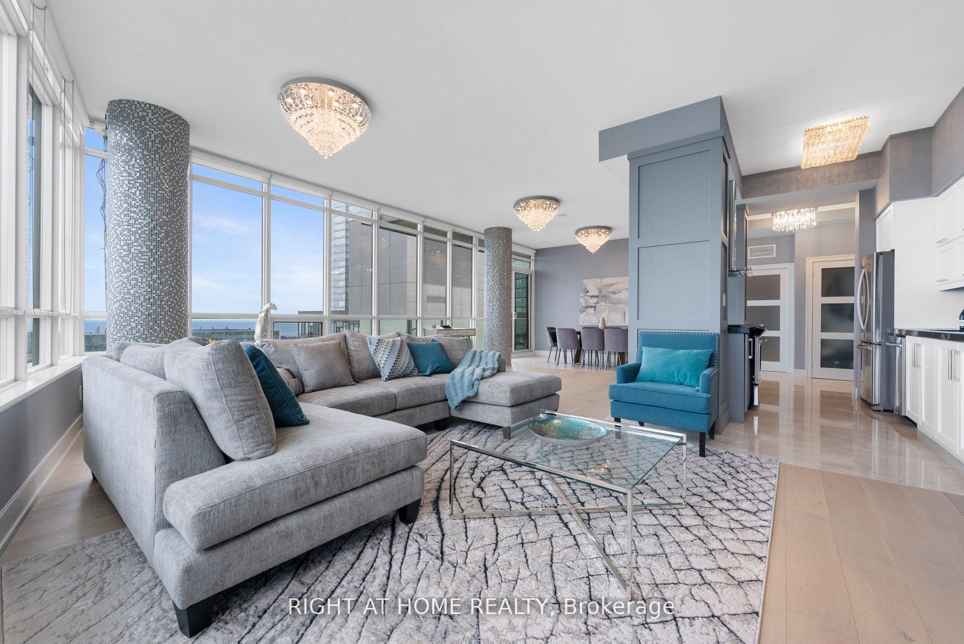 65 Bremner Boulevard 5104