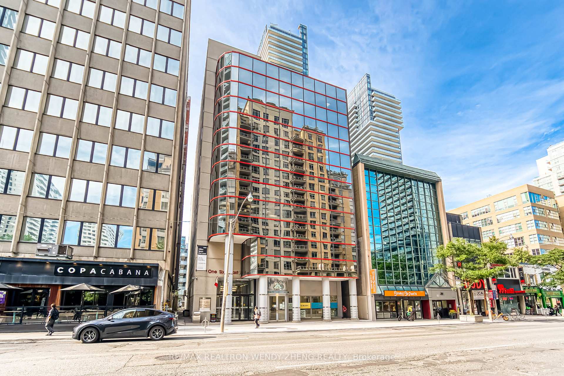 160 Eglinton Avenue E 400