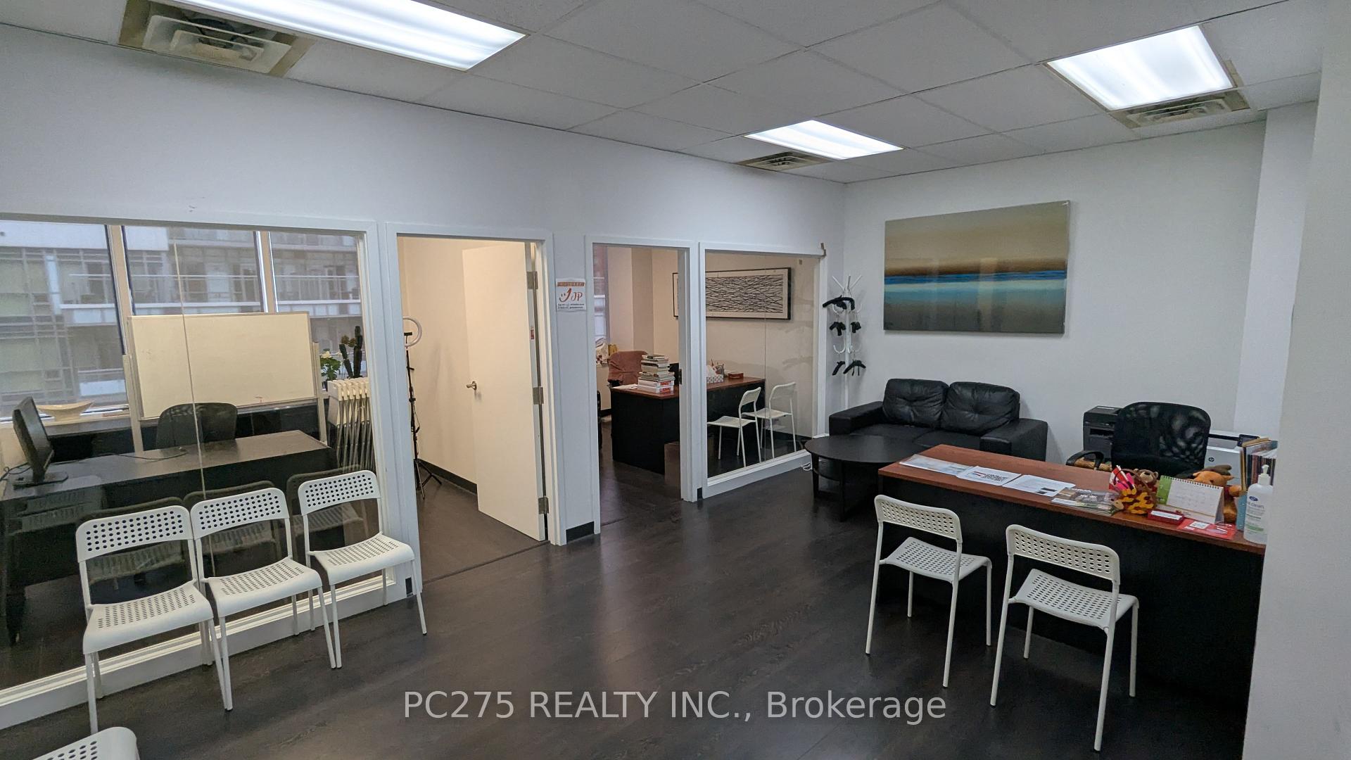 120 Eglinton Avenue E 702