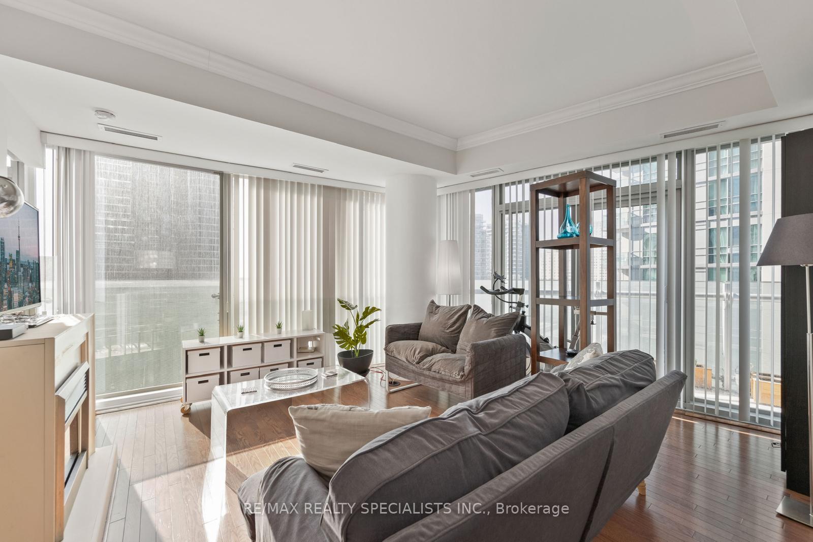 12 York Street 804