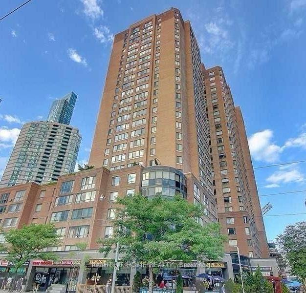 633 Bay Street 1702