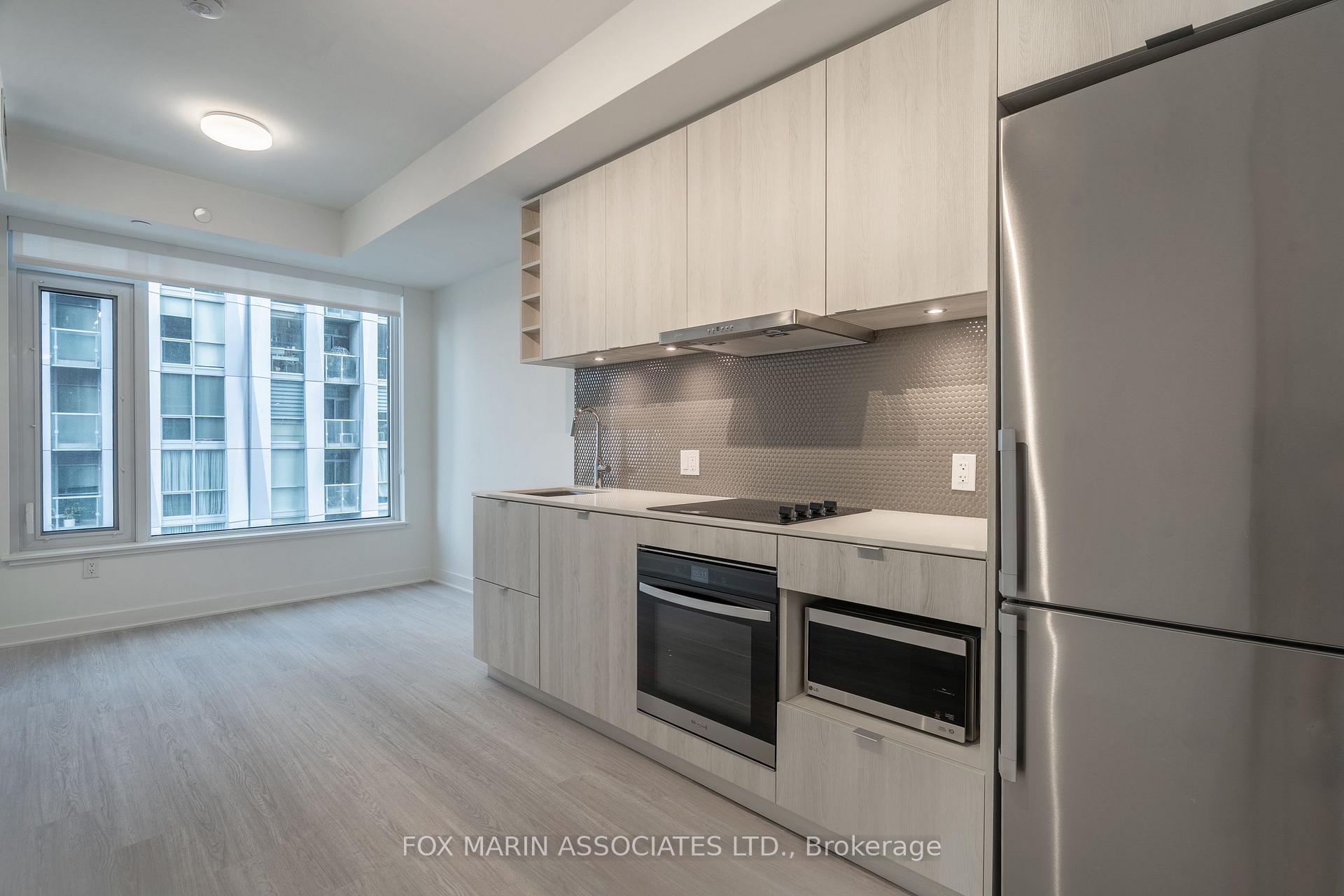 11 Yorkville Avenue 808