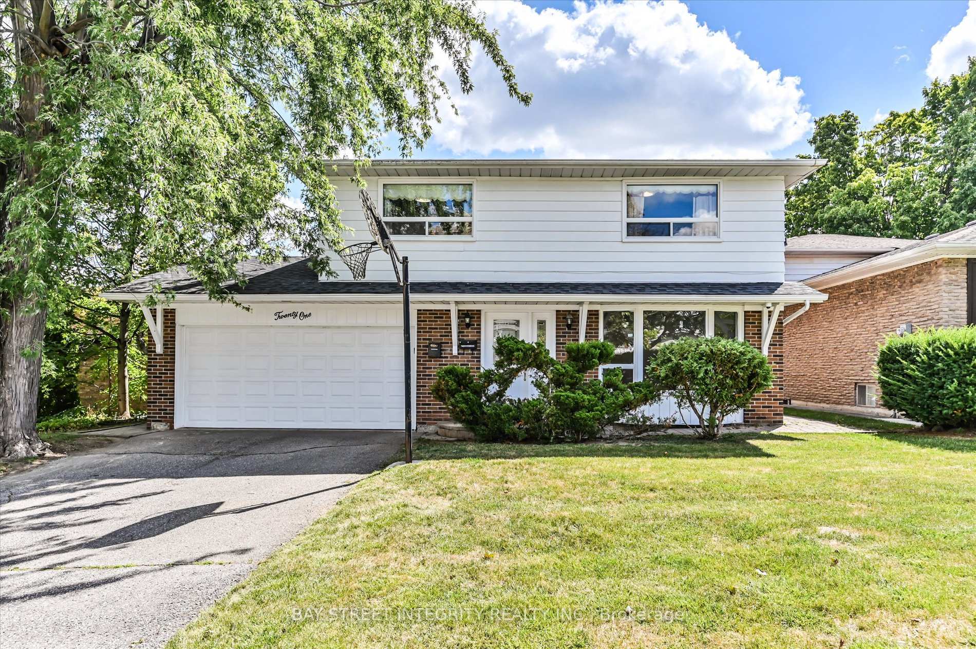 21 Whitehorn Crescent