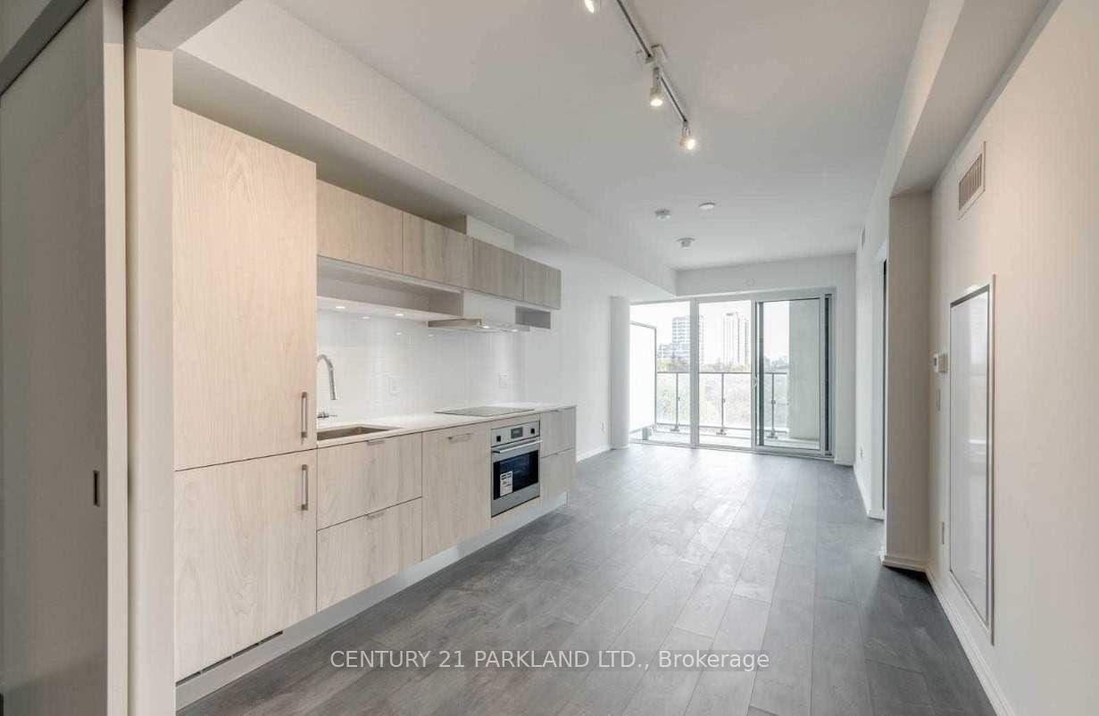 8 Hillsdale Avenue E 632