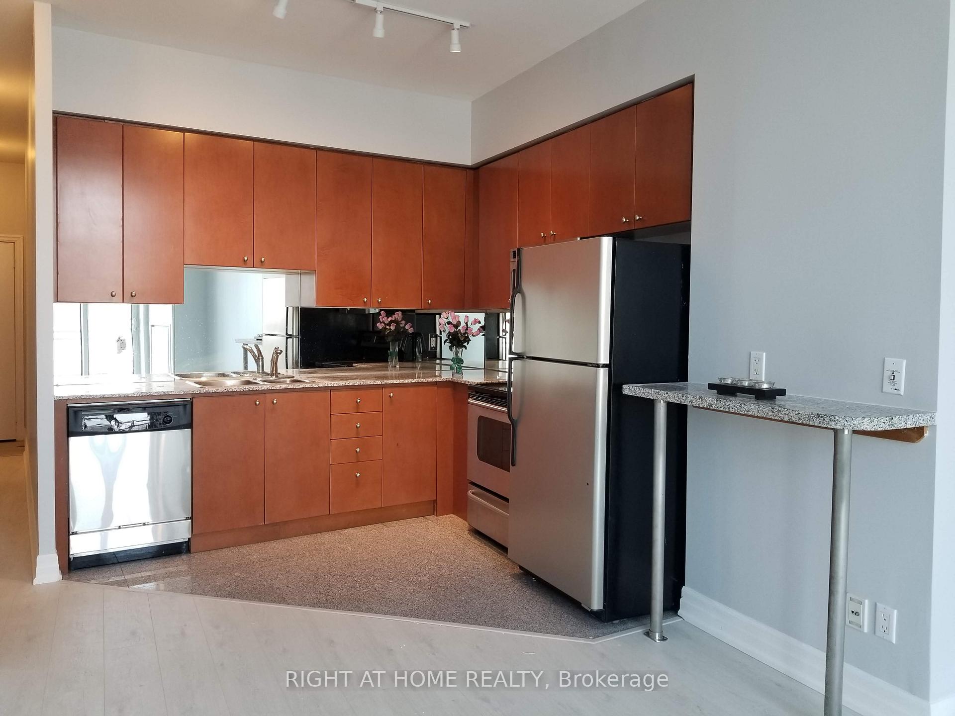 8 Scollard Street PH207