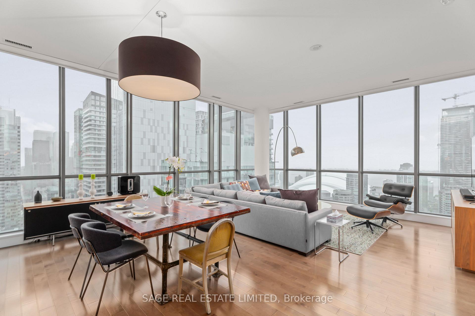 8 Charlotte Street 3505