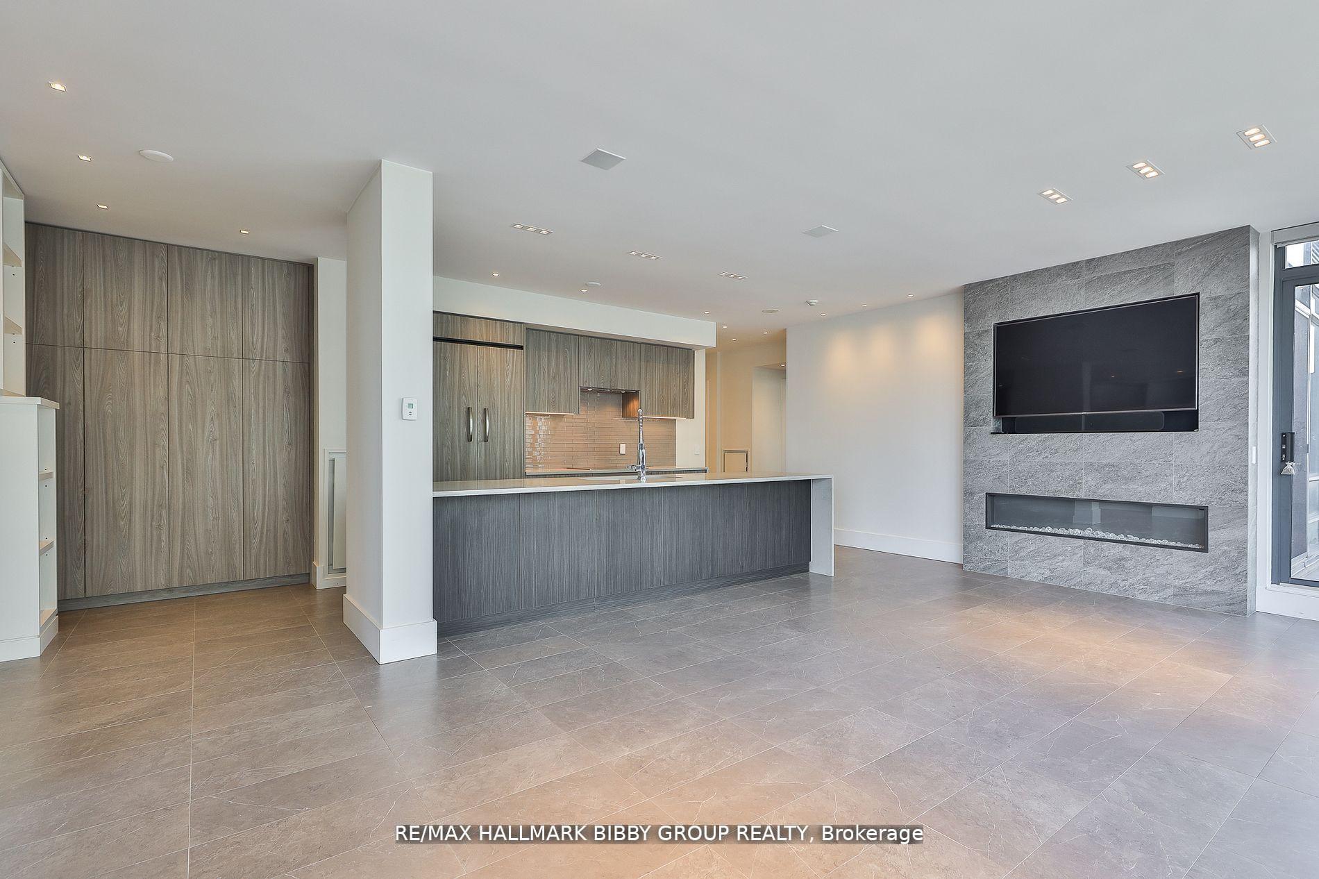 438 King Street W 2101