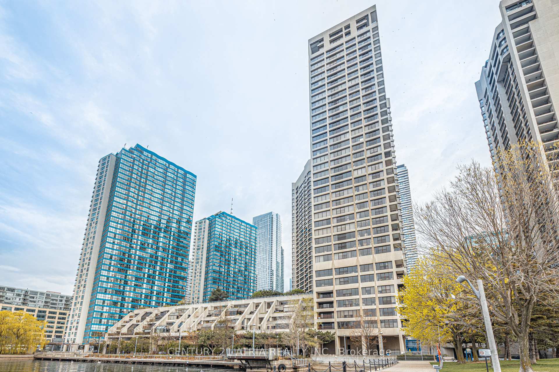65 Harbour Square 1401