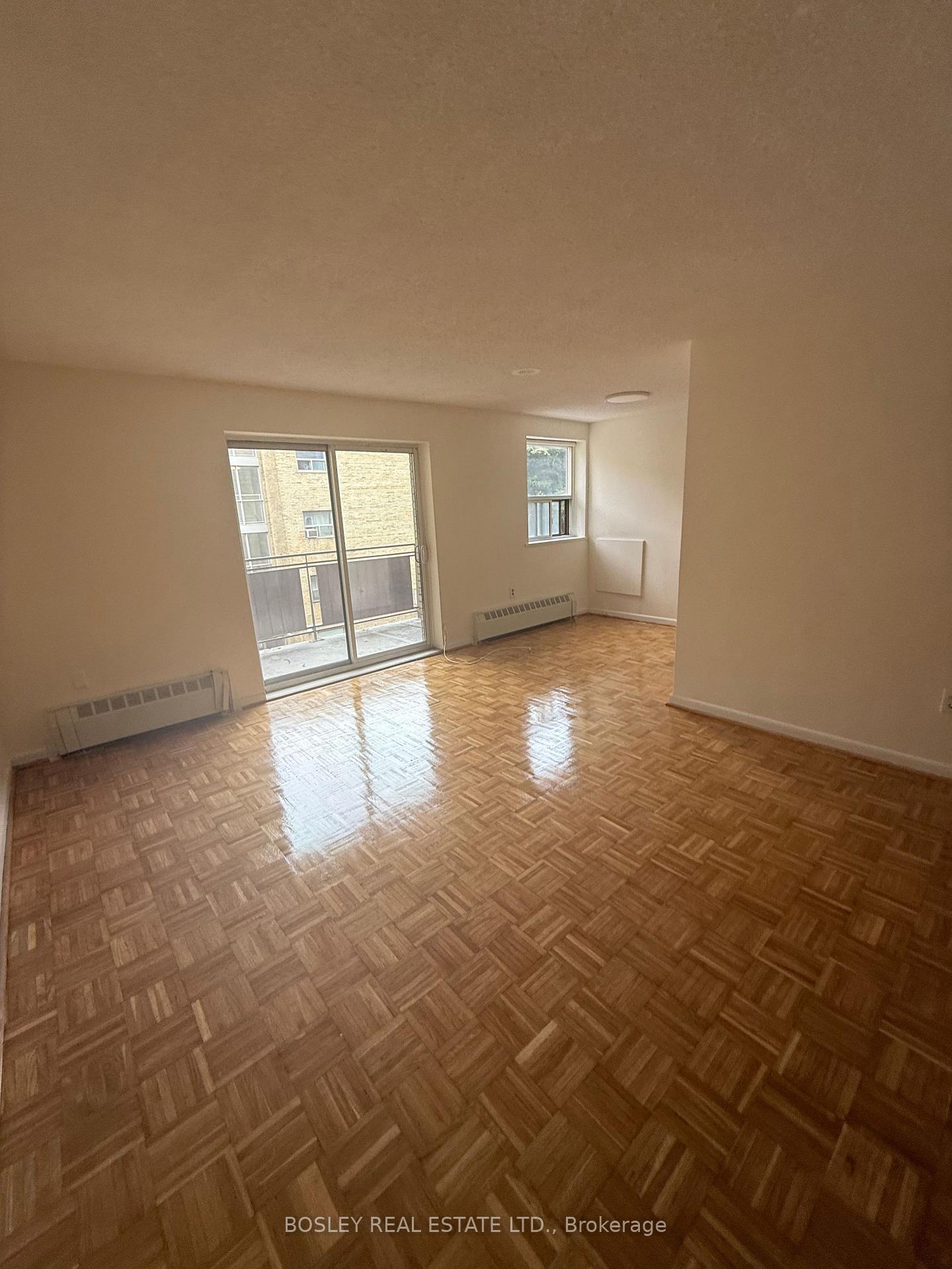 972 Eglinton Avenue E 305, Toronto C11 Unit: 305