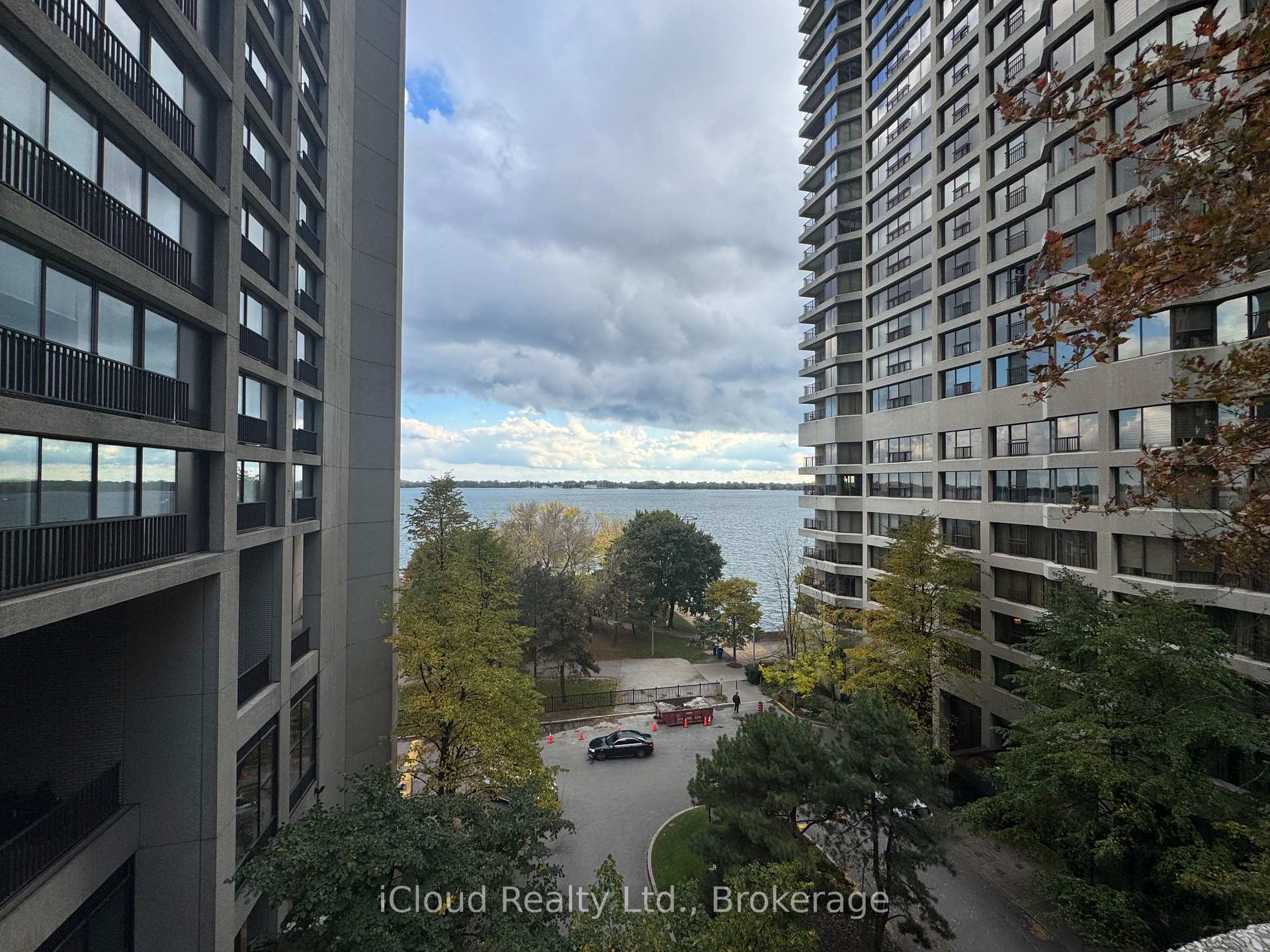 33 Harbour Square 2423, Toronto C01 Unit: 2423