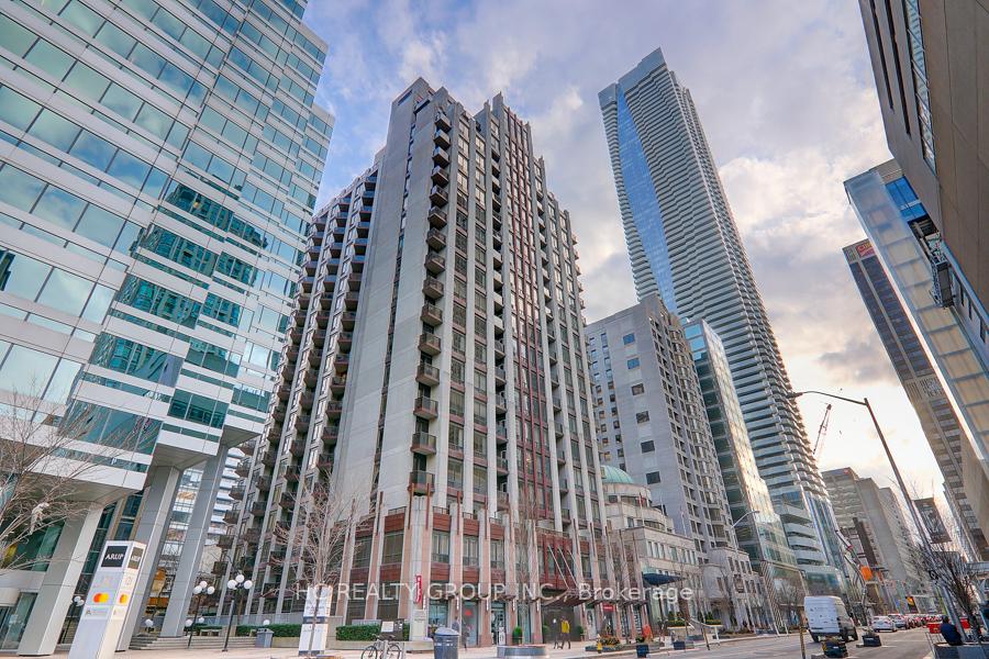 85 Bloor Street E 412