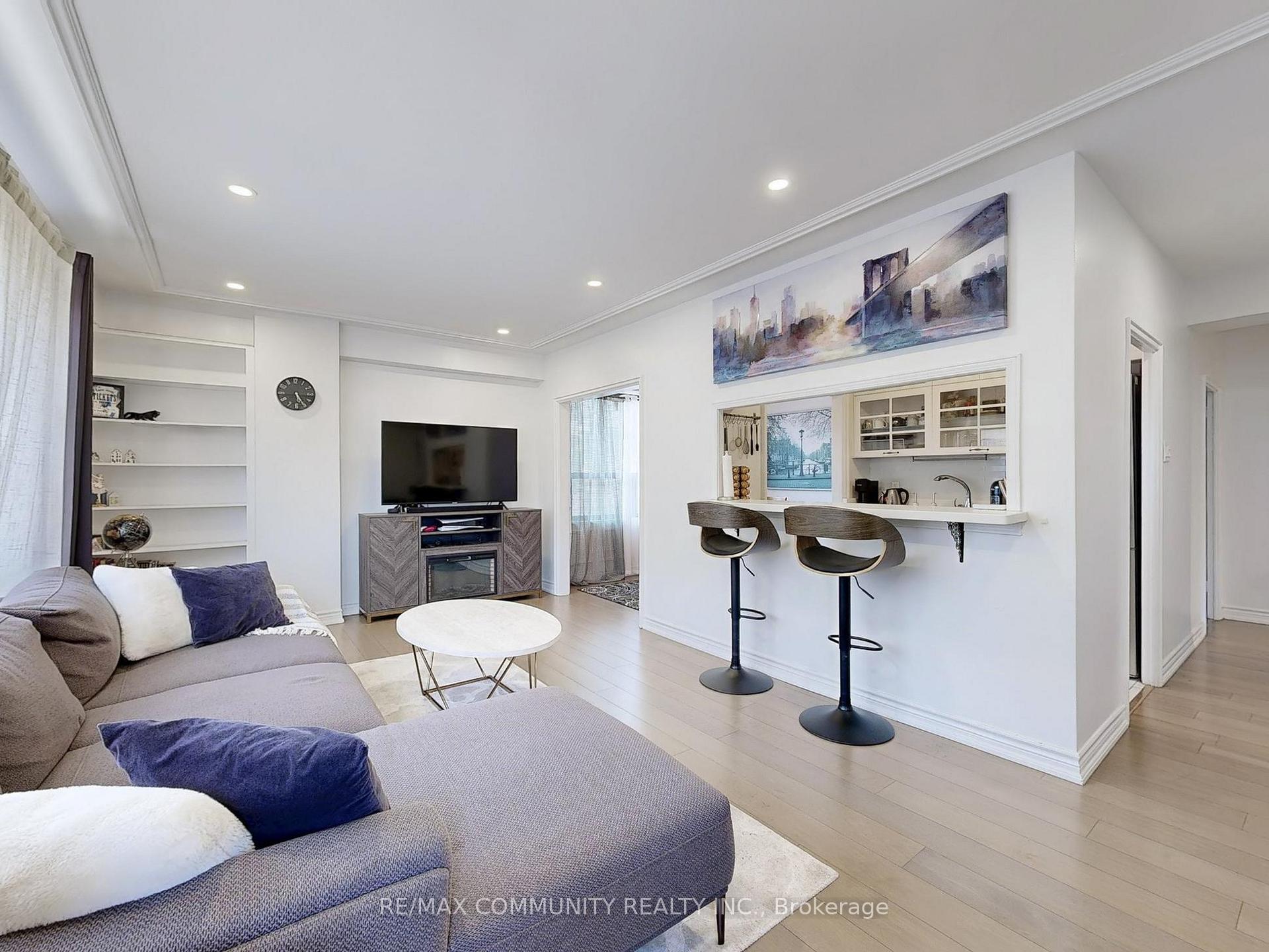 740 Eglinton Avenue W 309