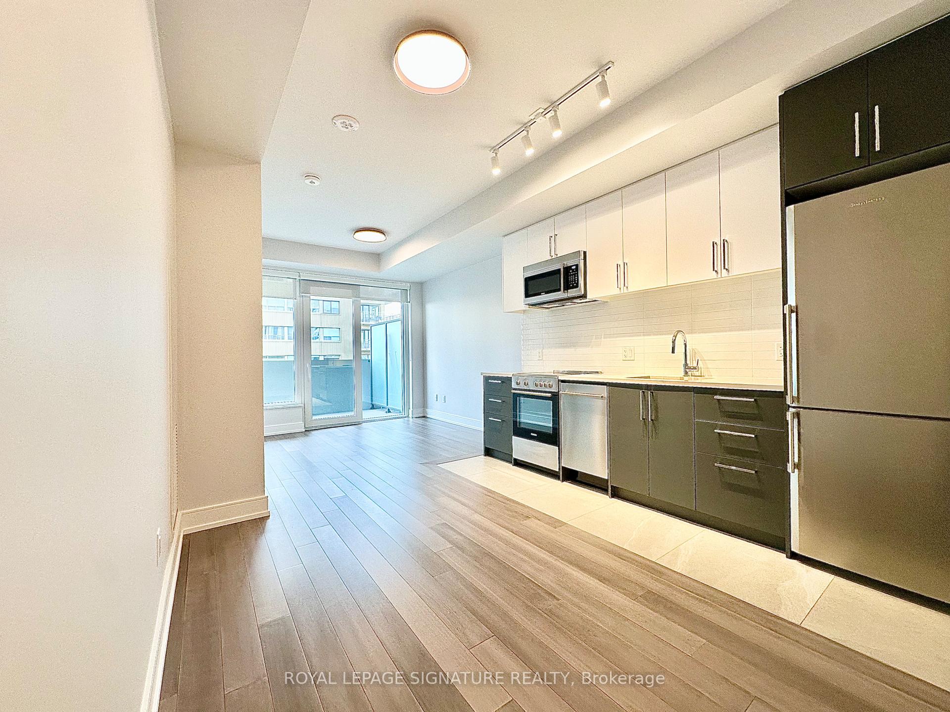 2525 Bathurst Street 906