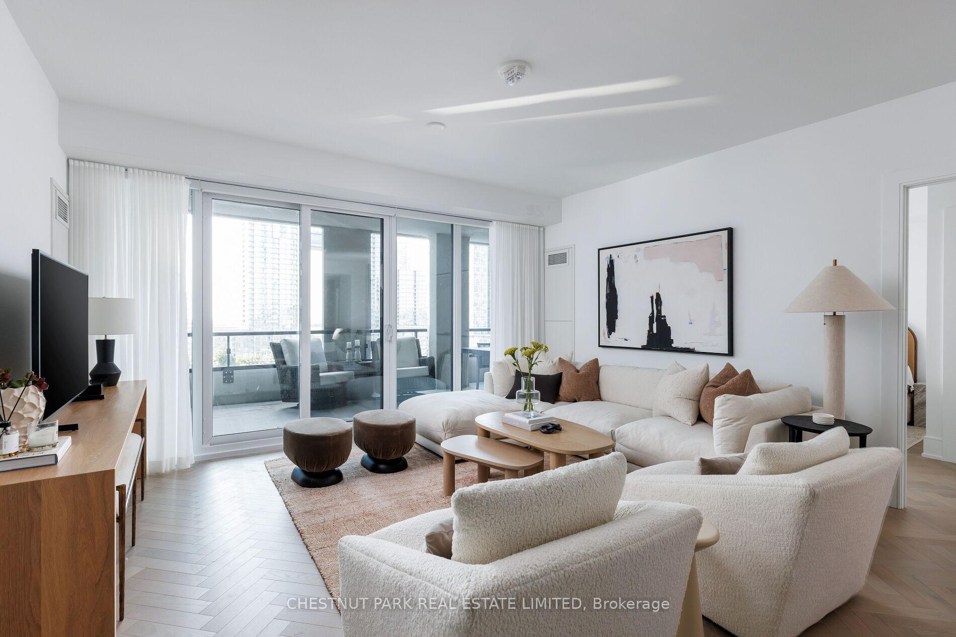 455 Wellington Street W 907