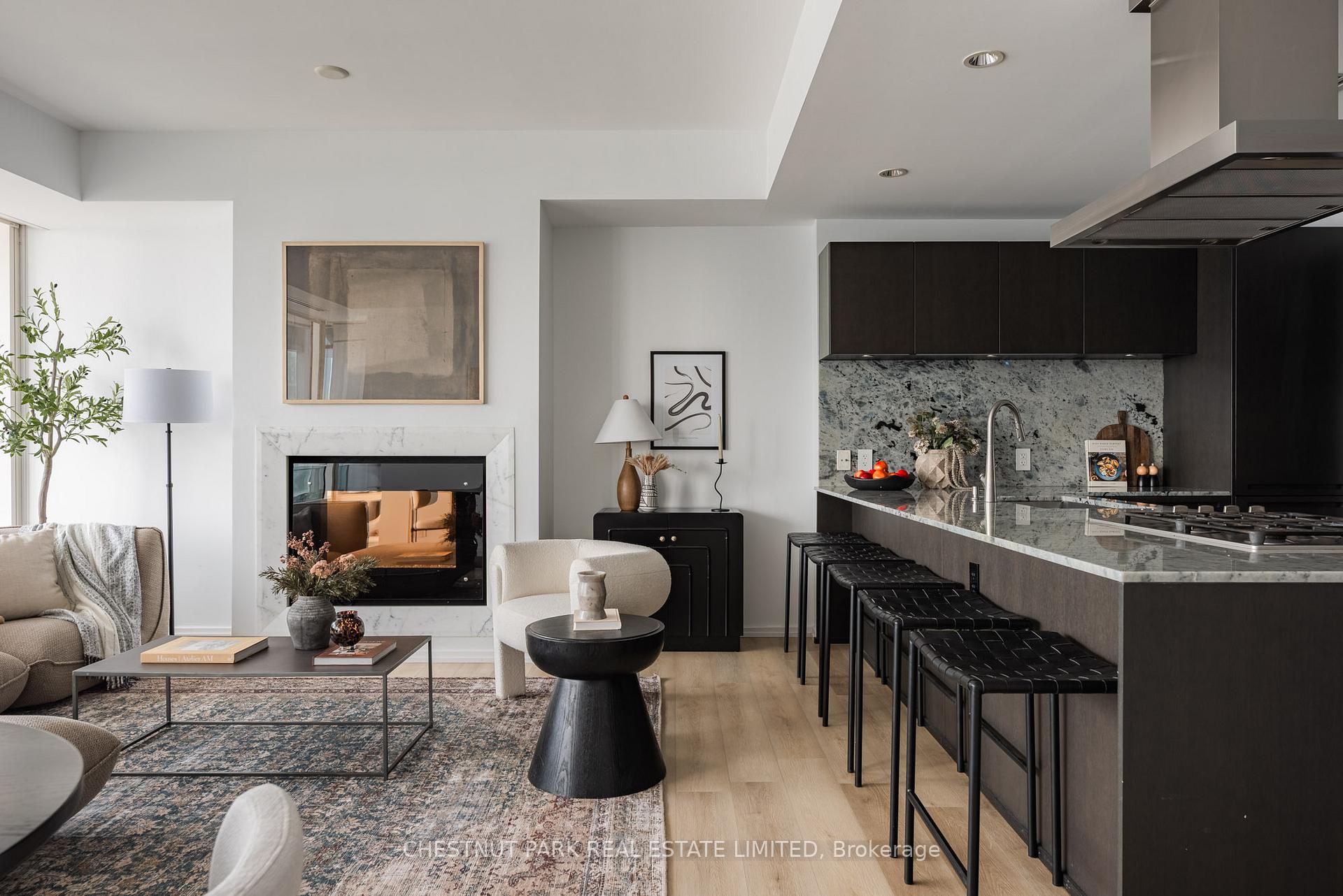 180 University Avenue 3203