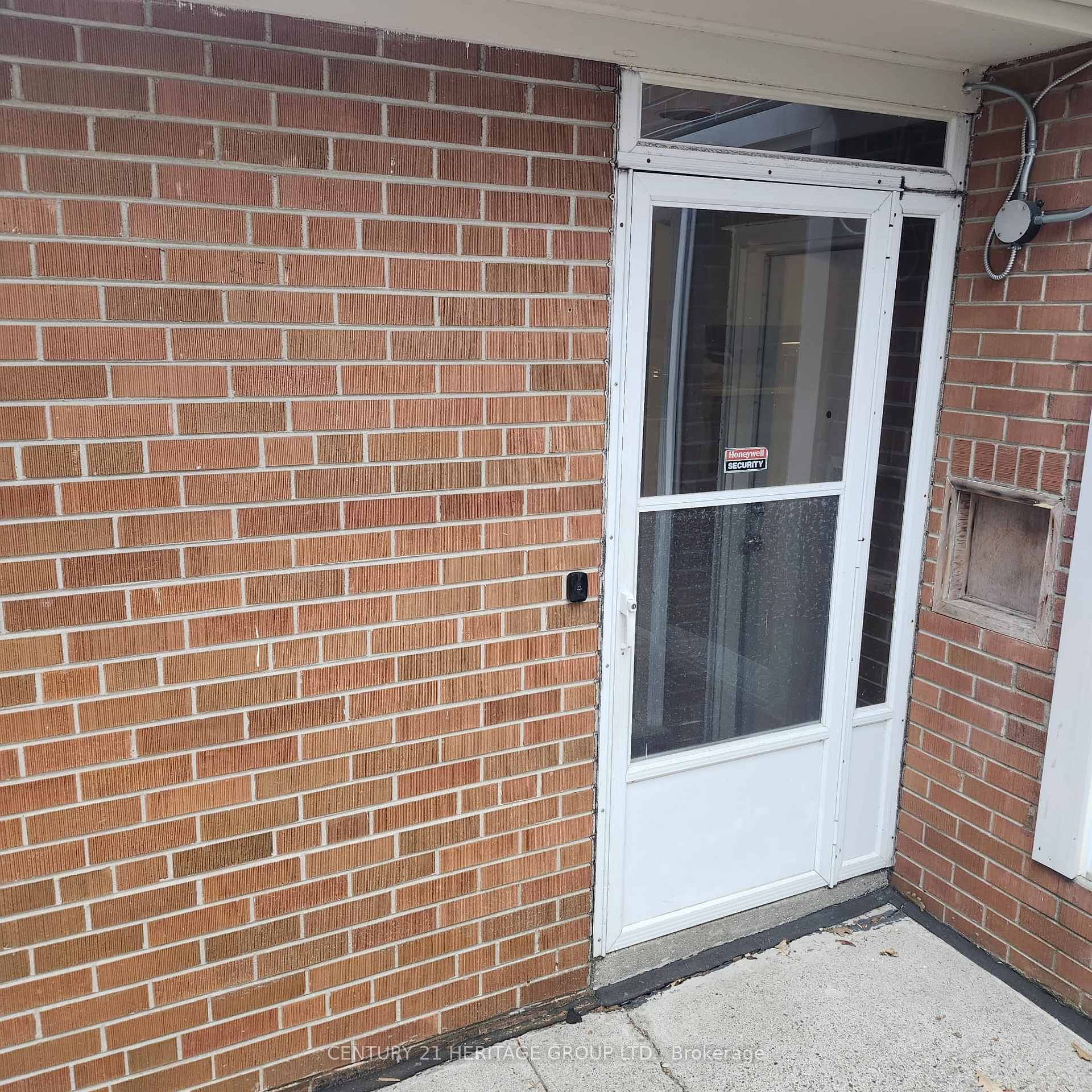 223 Old Yonge Street LOWER