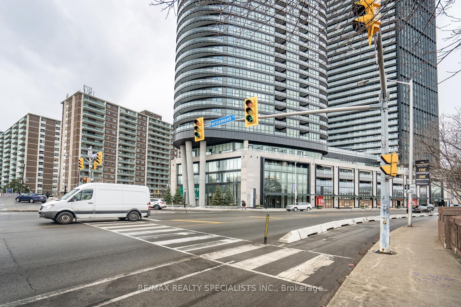 585 Bloor Street E 2419