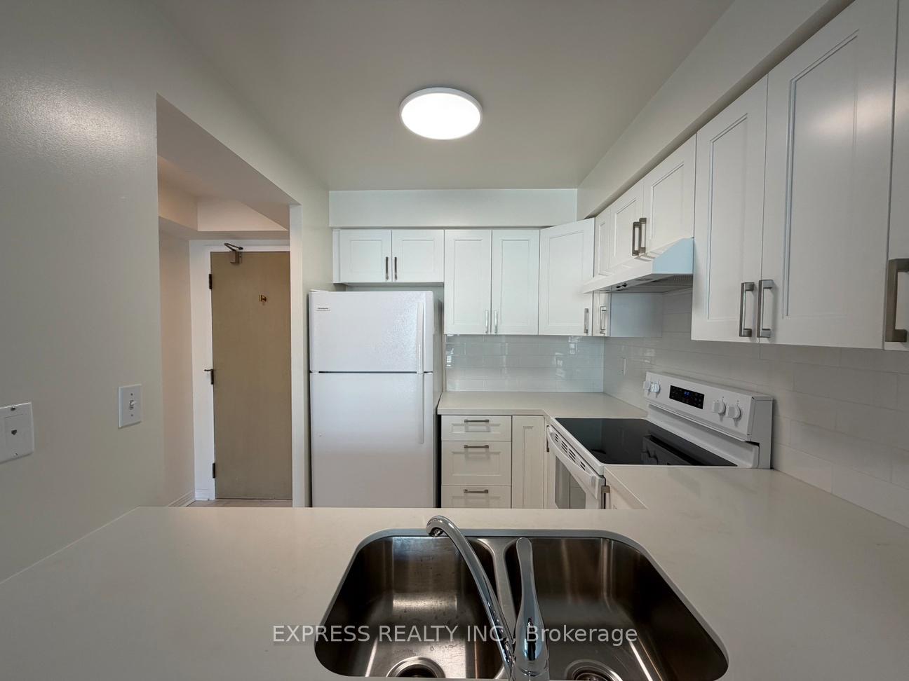 942 Yonge Street 718