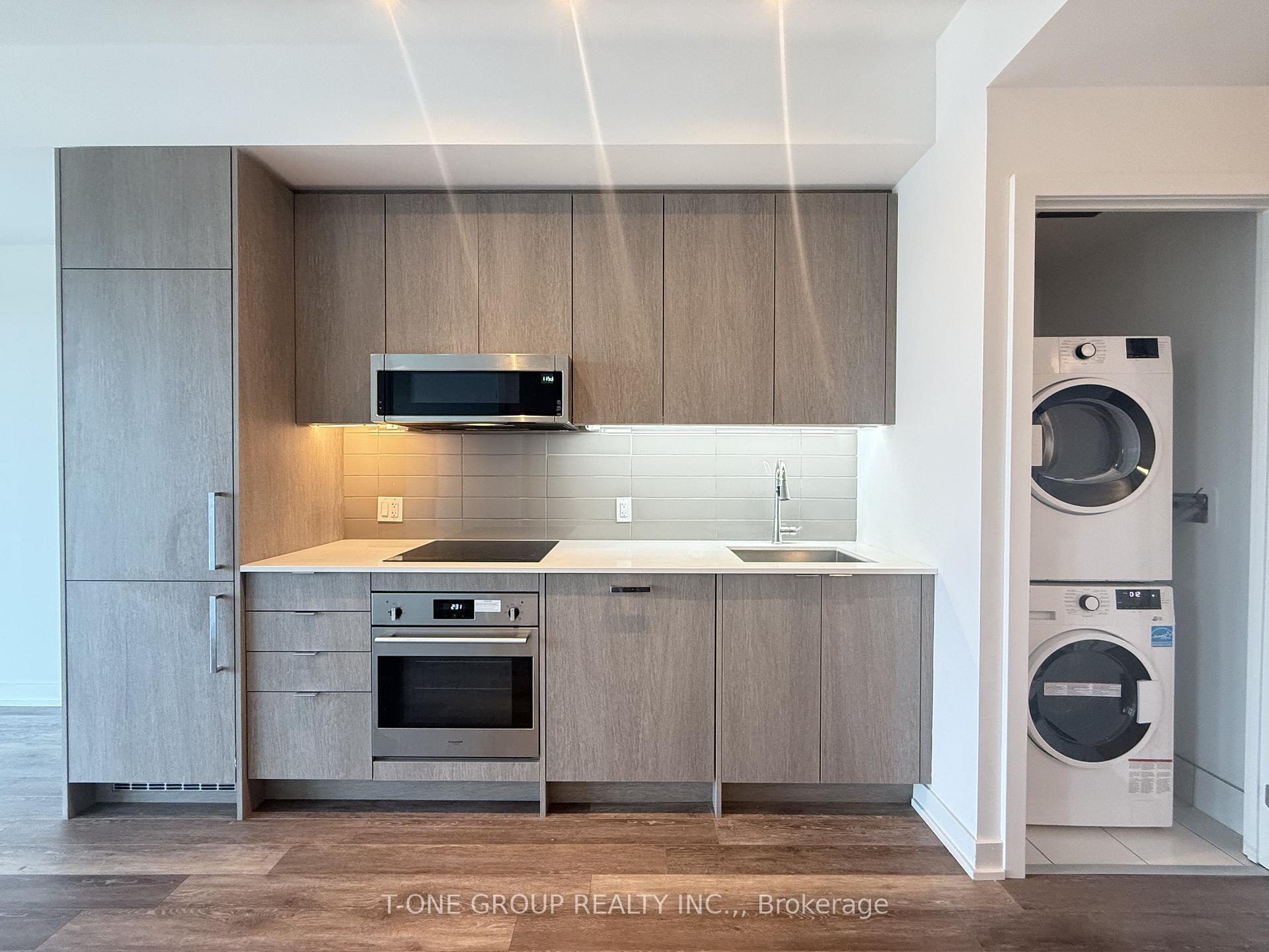 250 Lawrence Avenue W 521