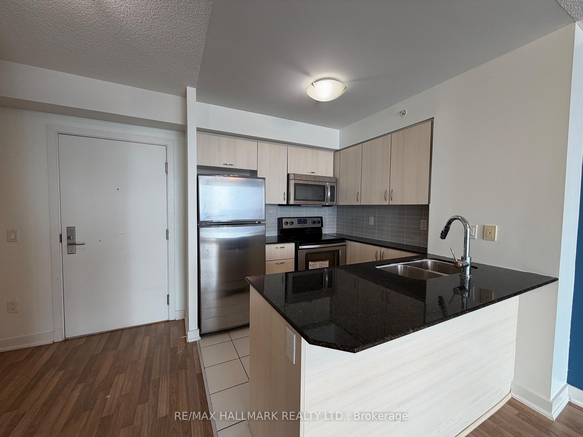 5740 Yonge Street 1803