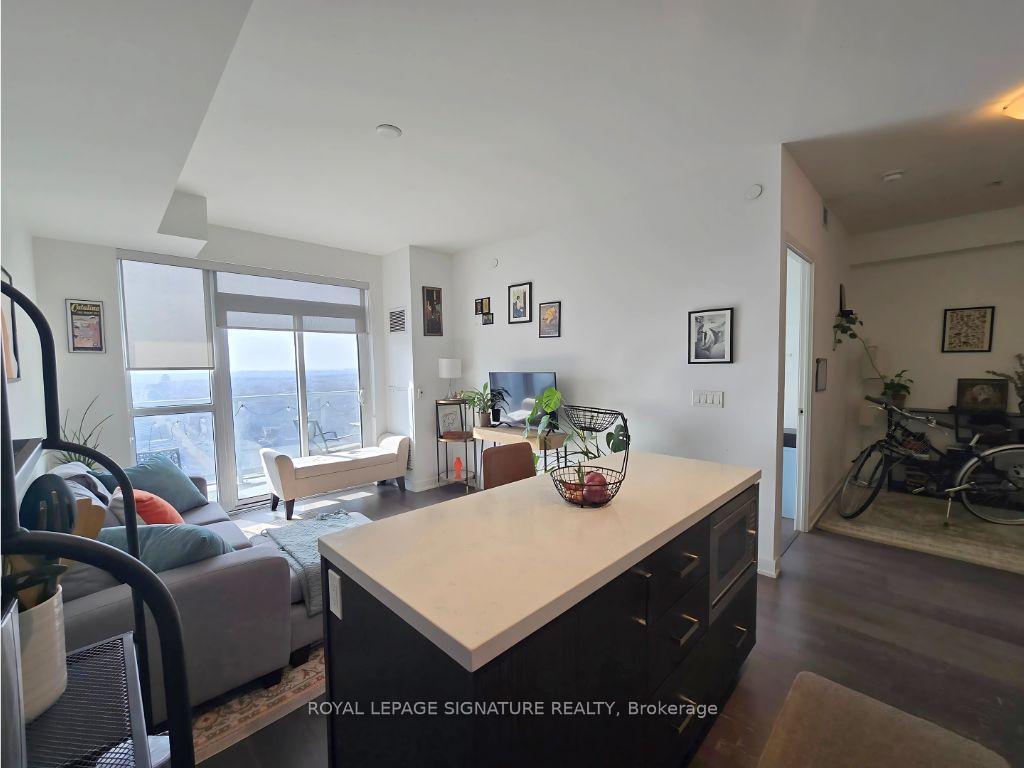 501 St. Clair Avenue W 1808