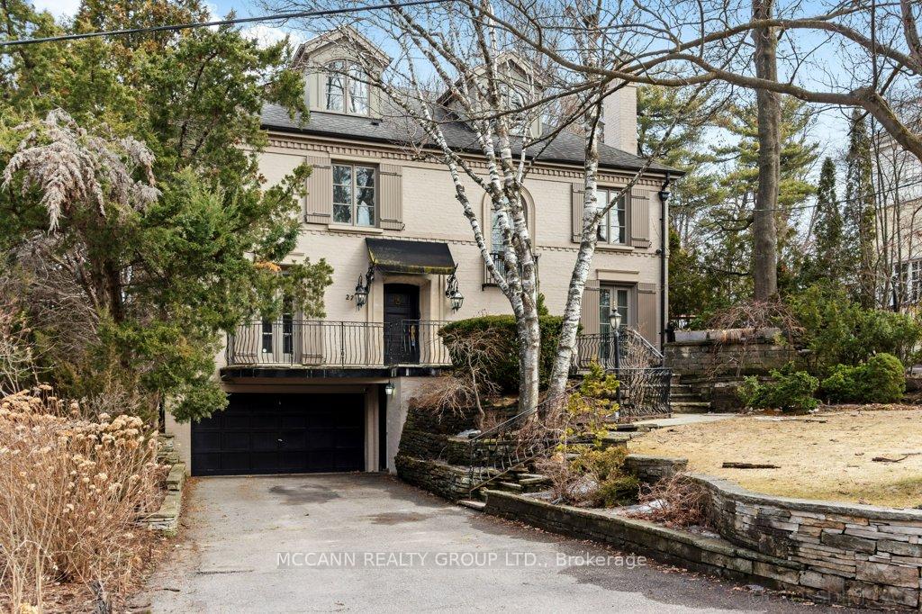 27 Strathgowan Crescent