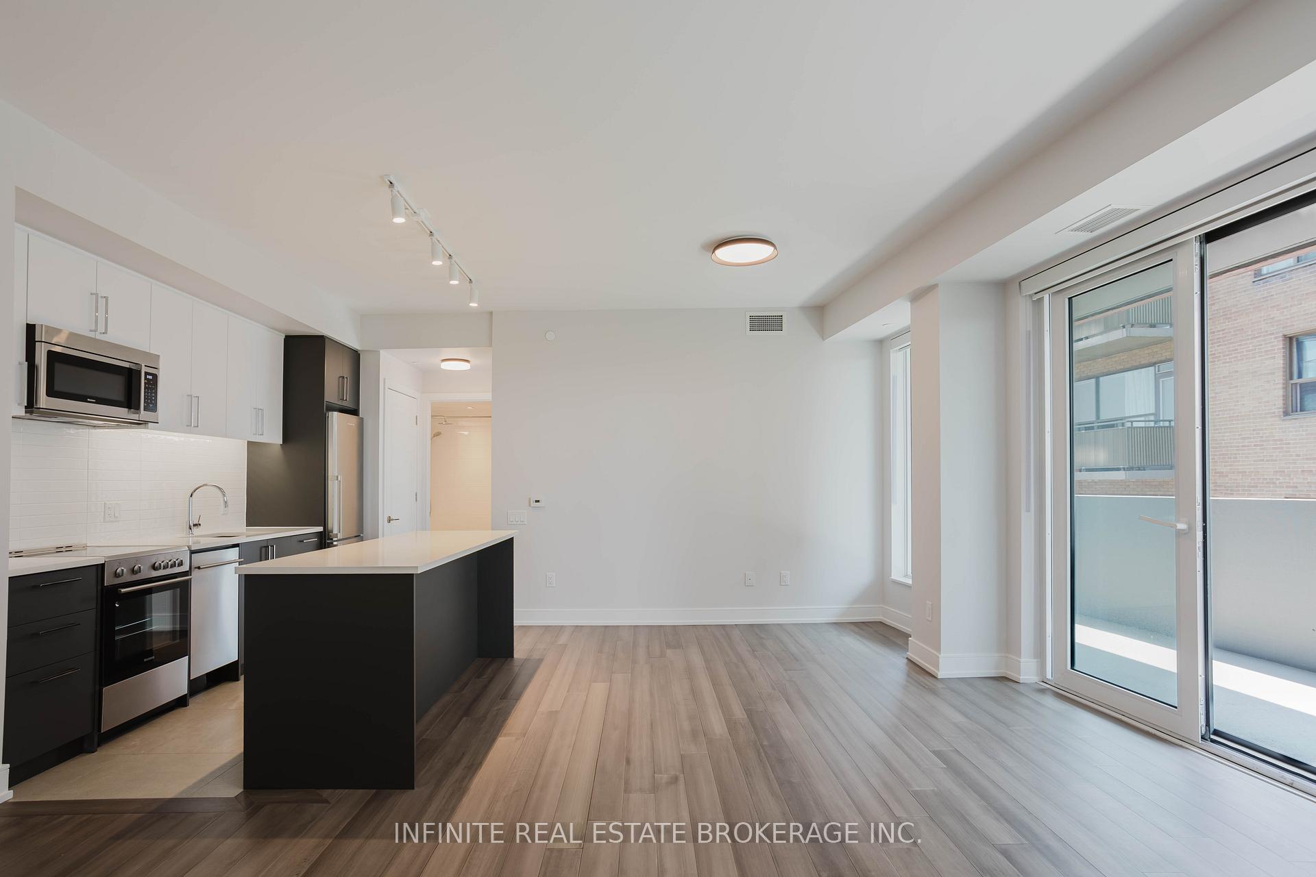 2525 Bathurst Street 803