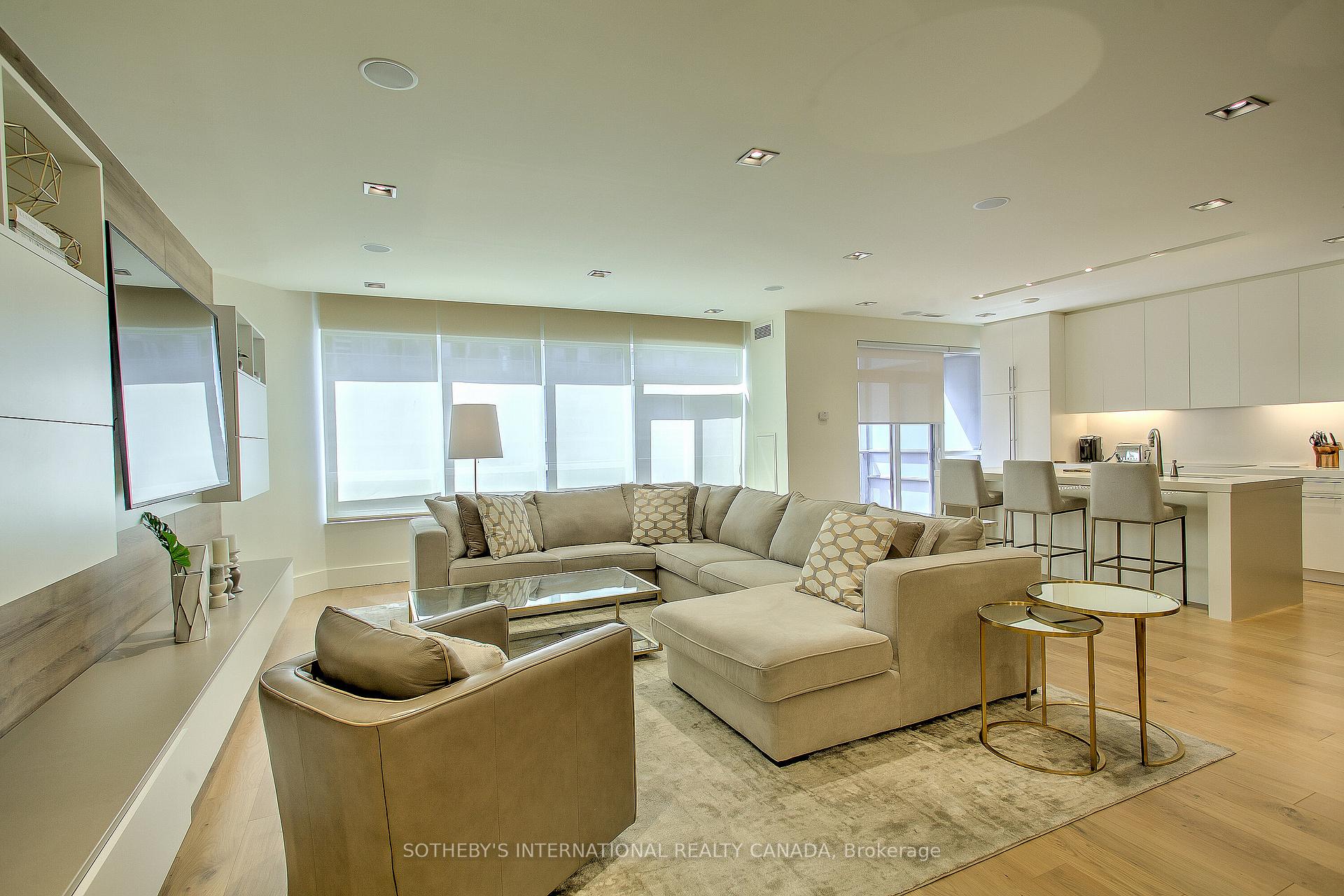 20 Blue Jays Way 2101