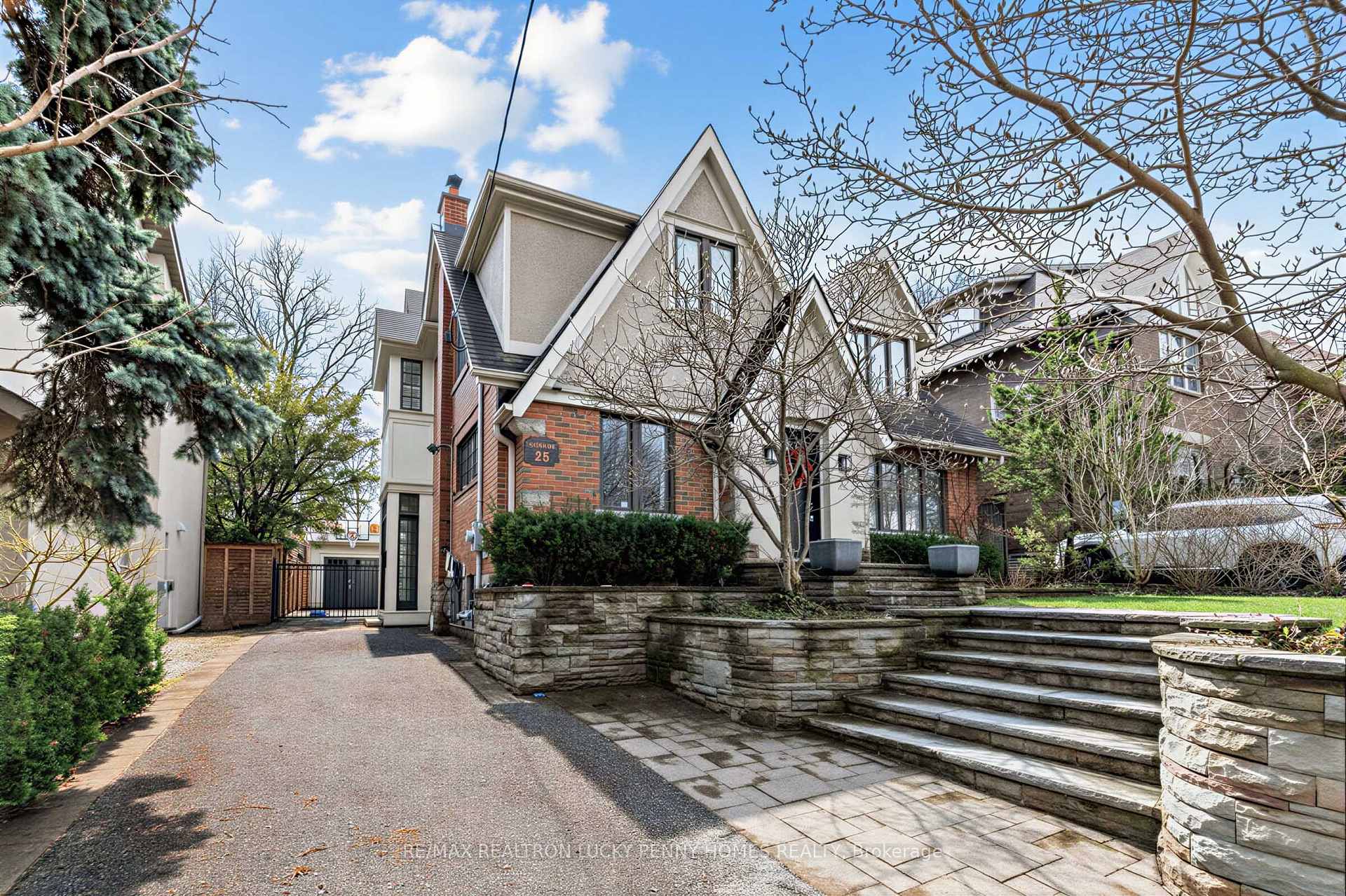 25 Cortleigh Boulevard