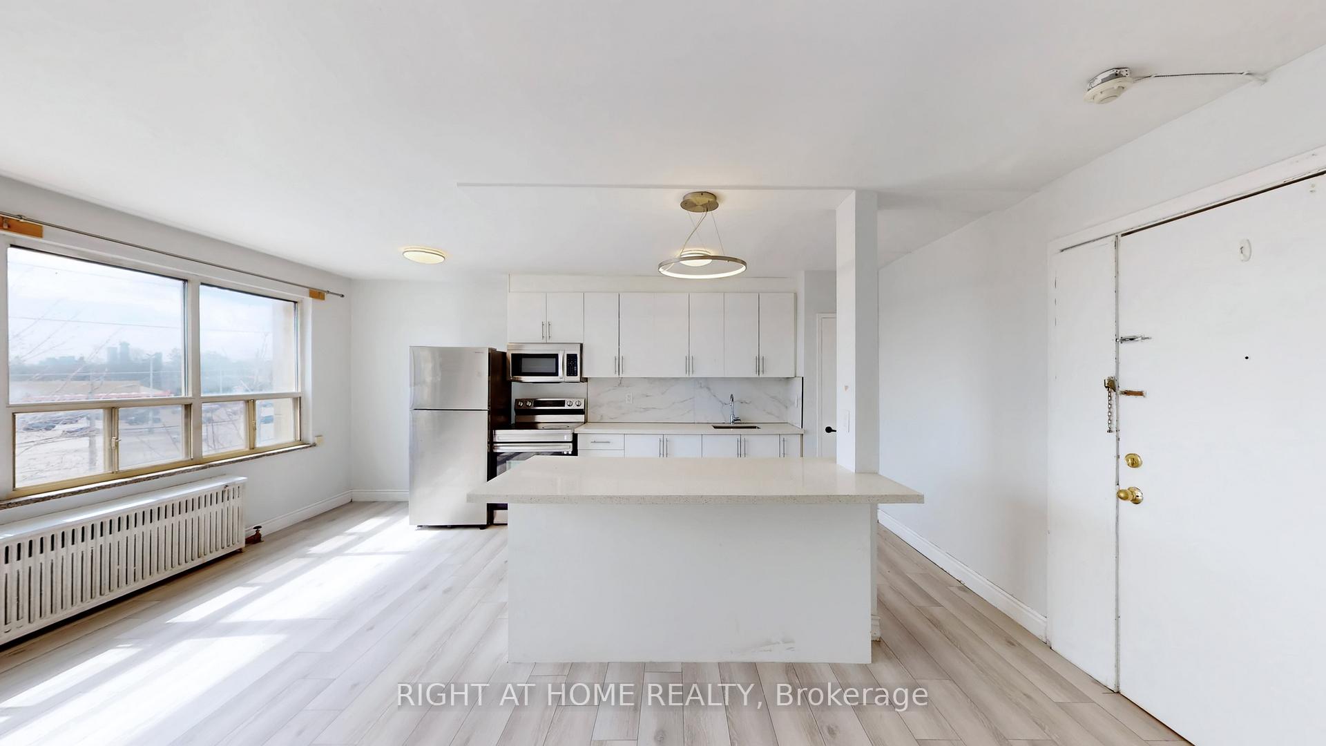 896 Eglinton Avenue E 314