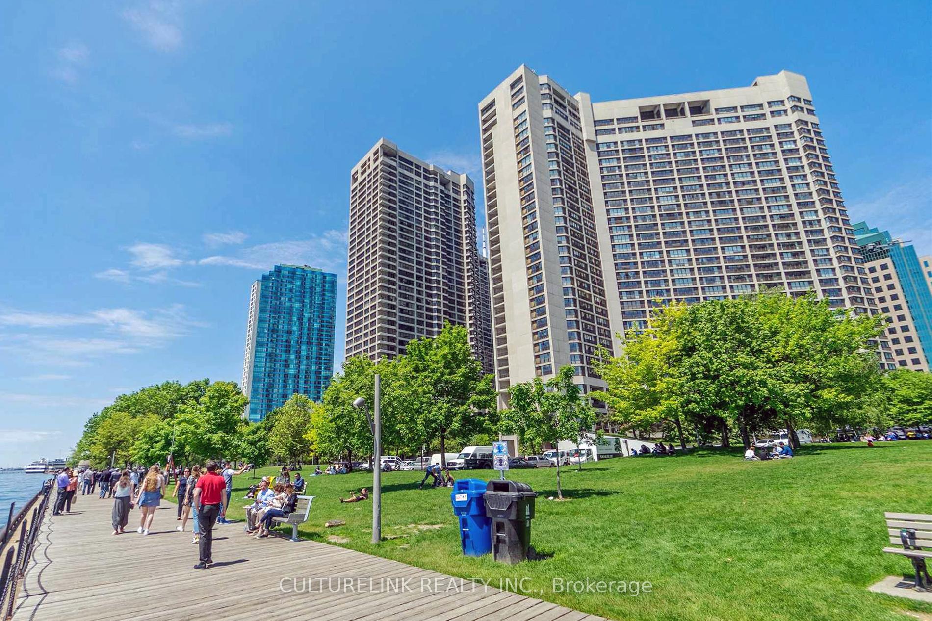 33 Harbour Square 1019