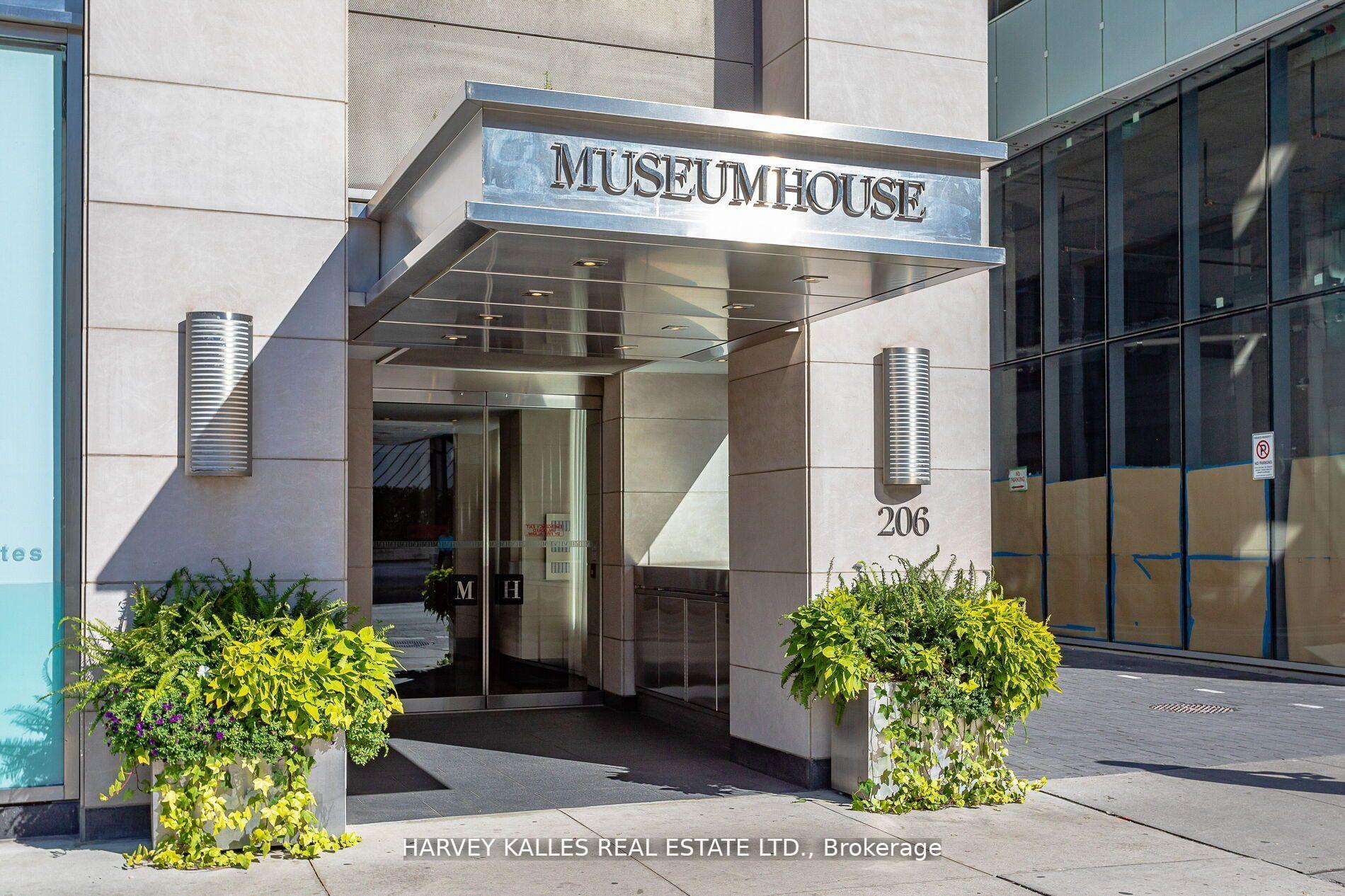 206 Bloor Street W 1202