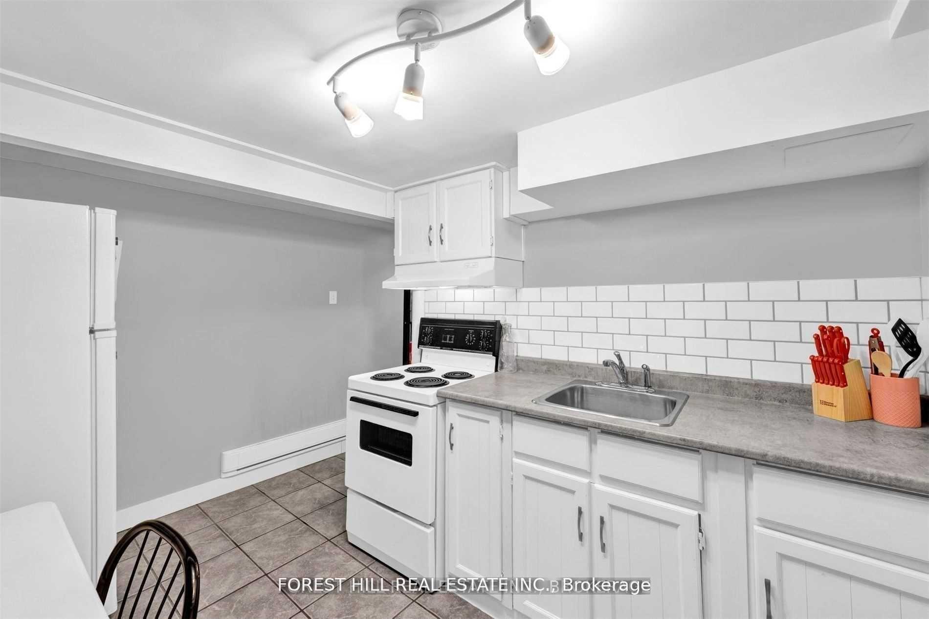 996 Bayview Avenue Lower