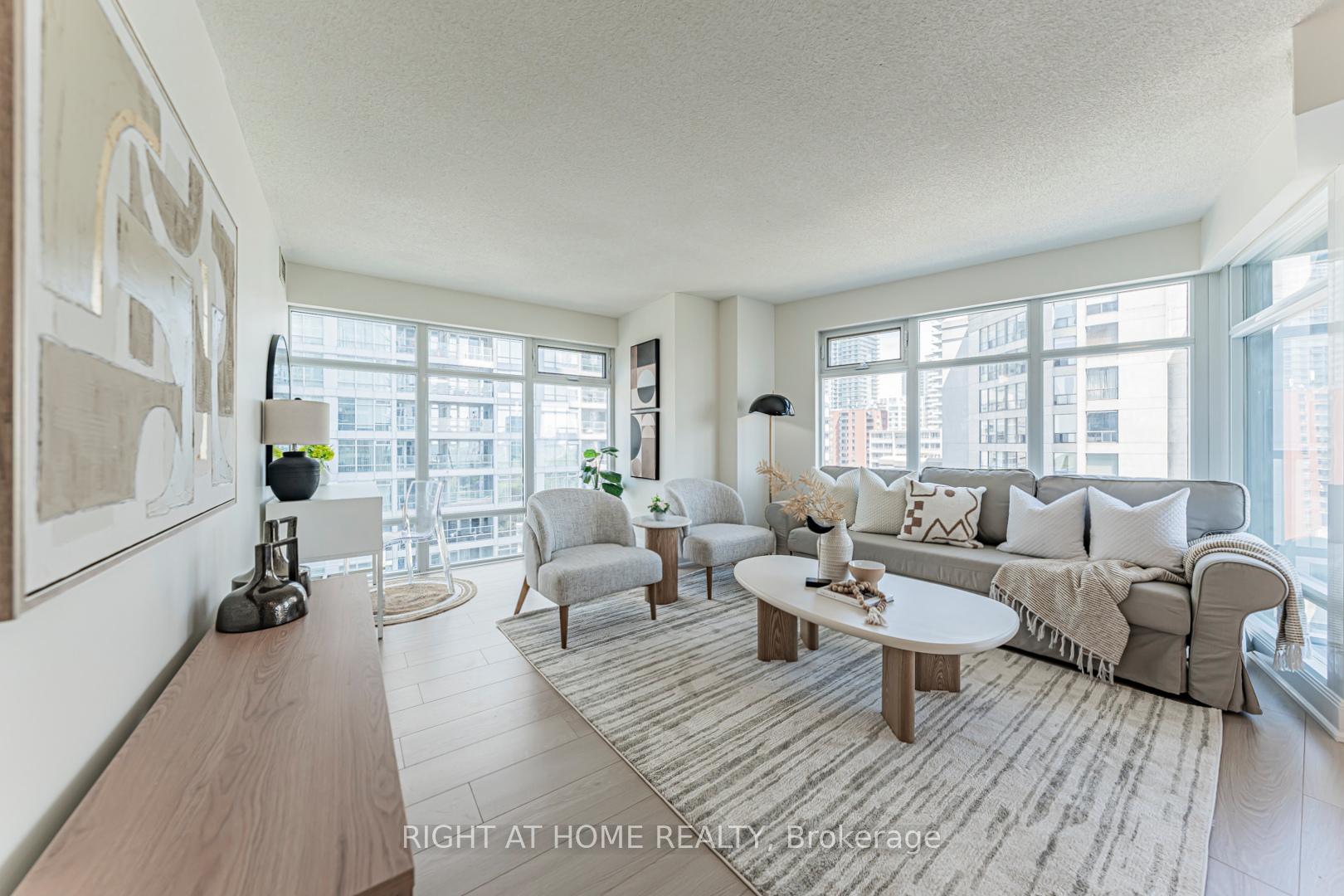 2181 Yonge Street 1211