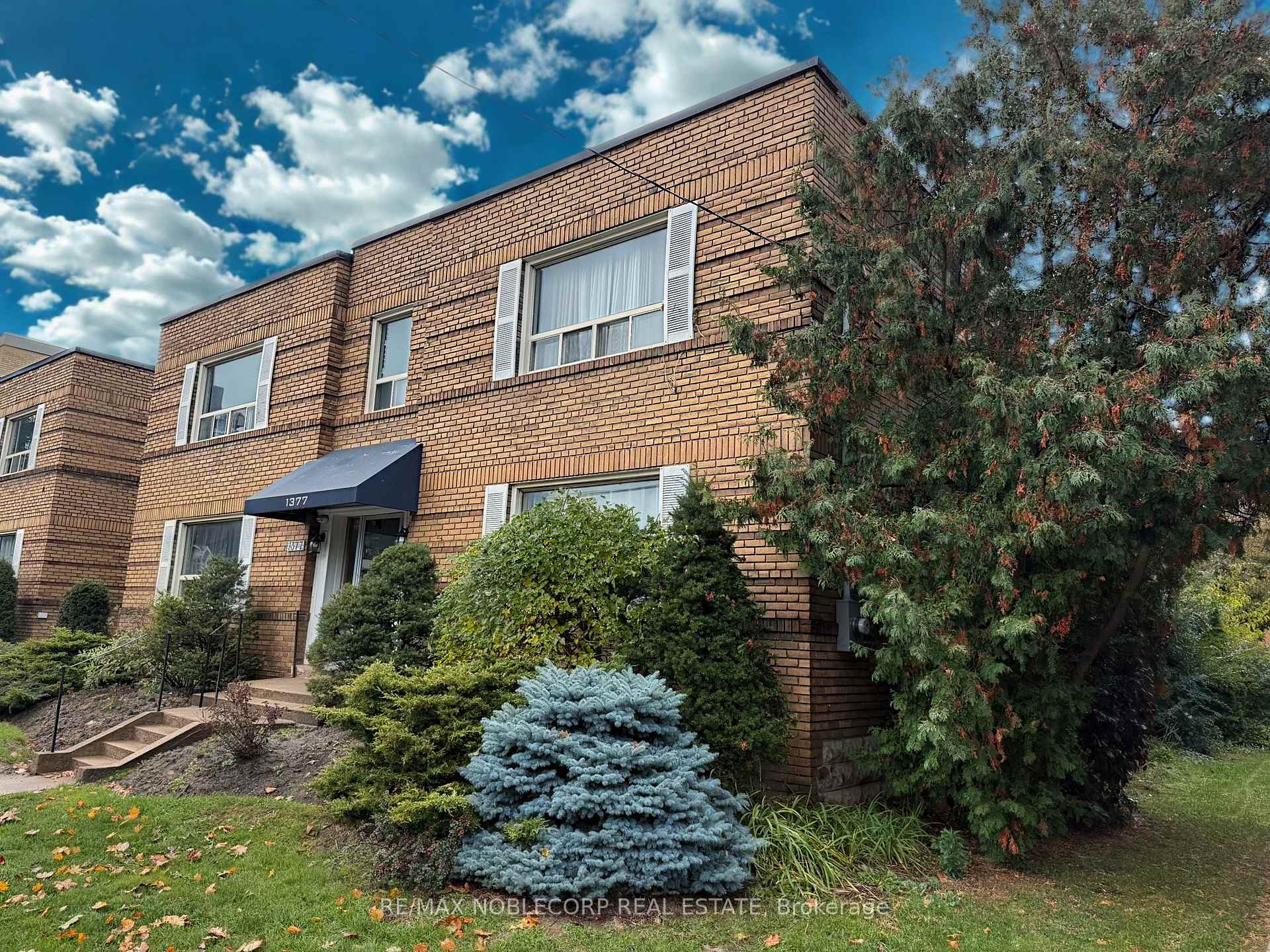 1377 Bayview Avenue 1