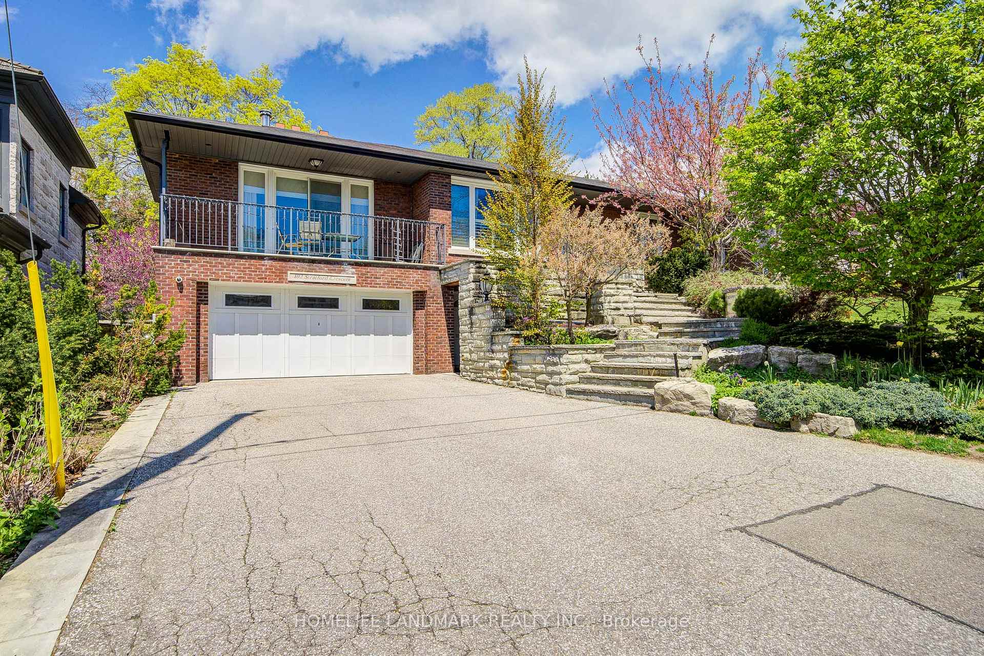 102 Stratford Crescent