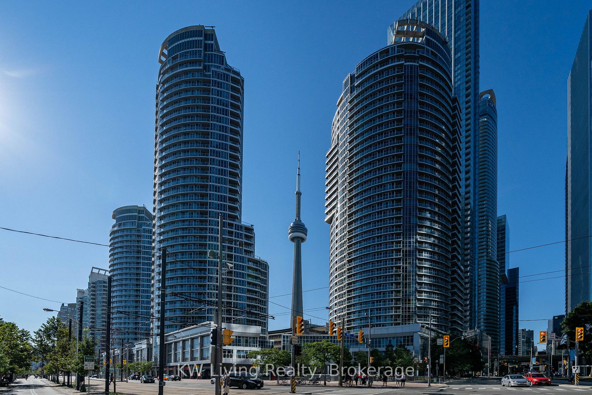 208 Queens Quay W 2111