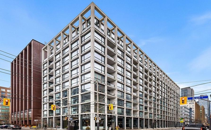 39 Brant Street 815
