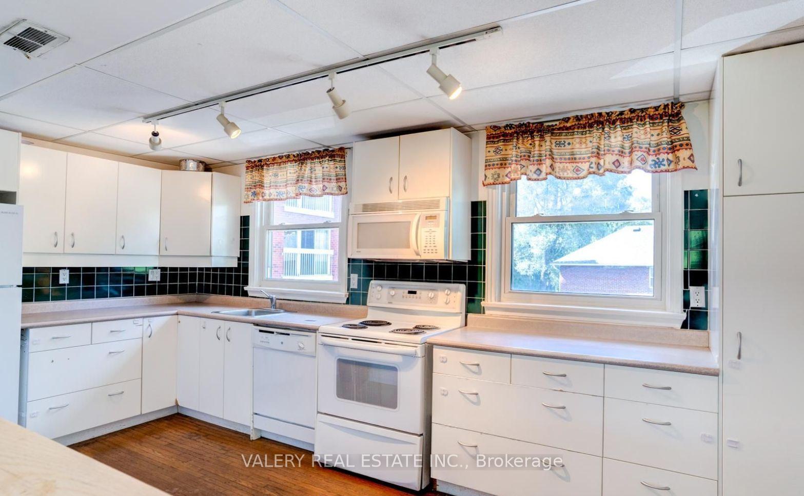 47 Ranleigh Avenue 301