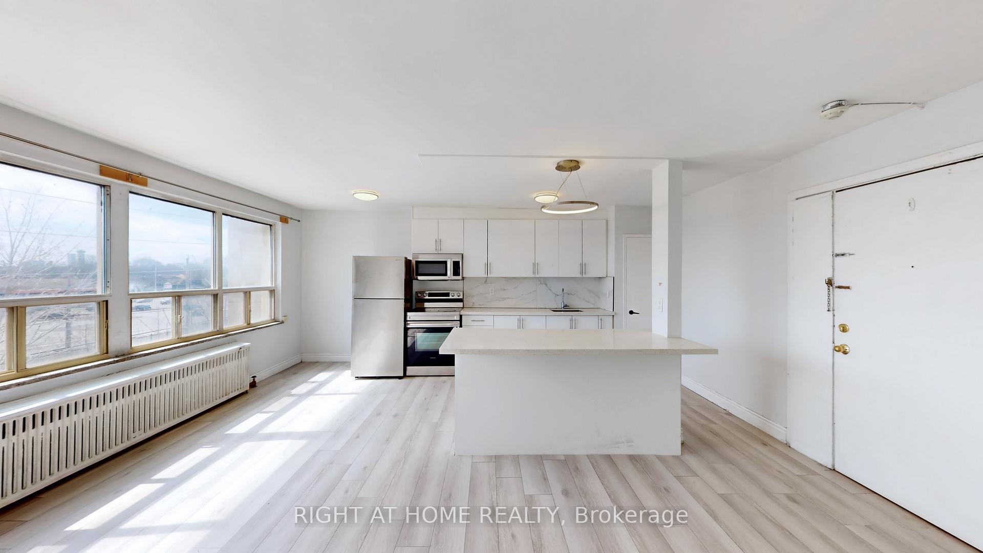 896 Eglinton Avenue E 314