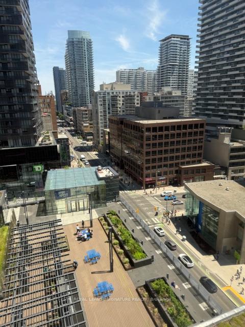 20 Eglinton Avenue W 1001