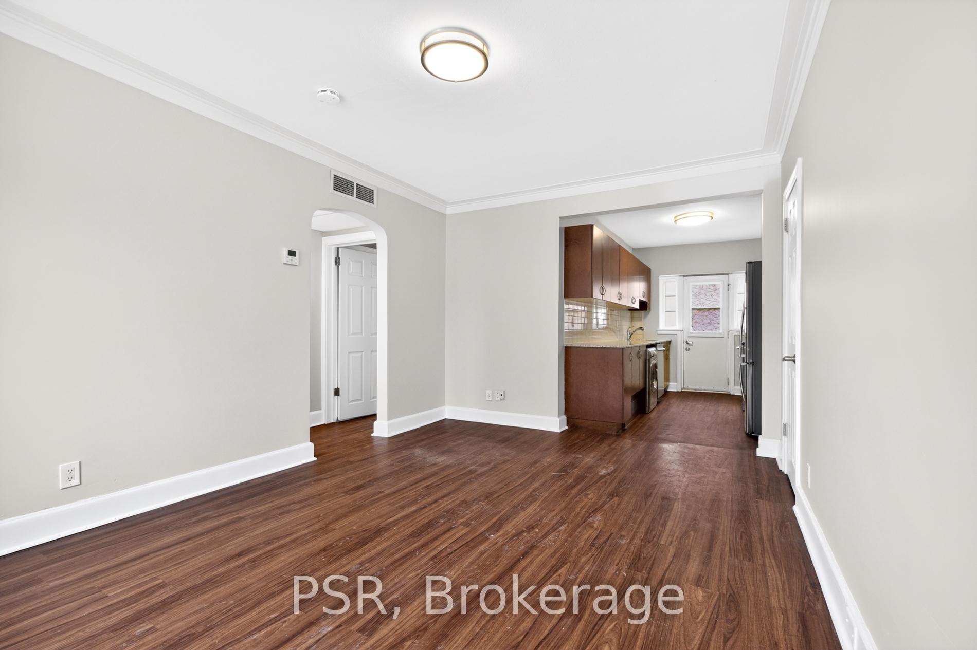 1347 Bayview Avenue L06
