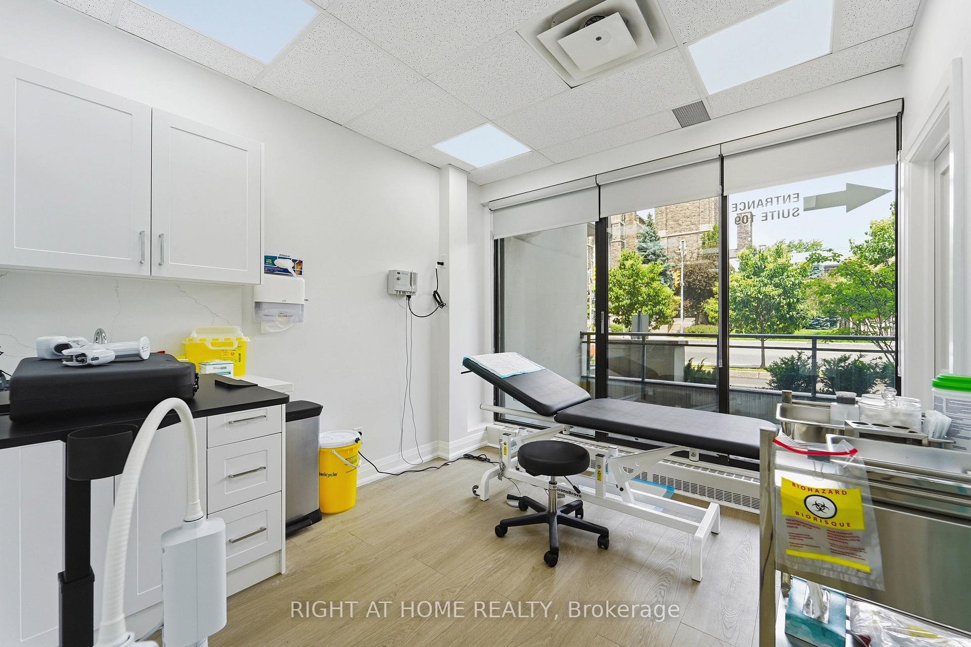 235 St Clair Avenue W 109, Toronto Unit: 109