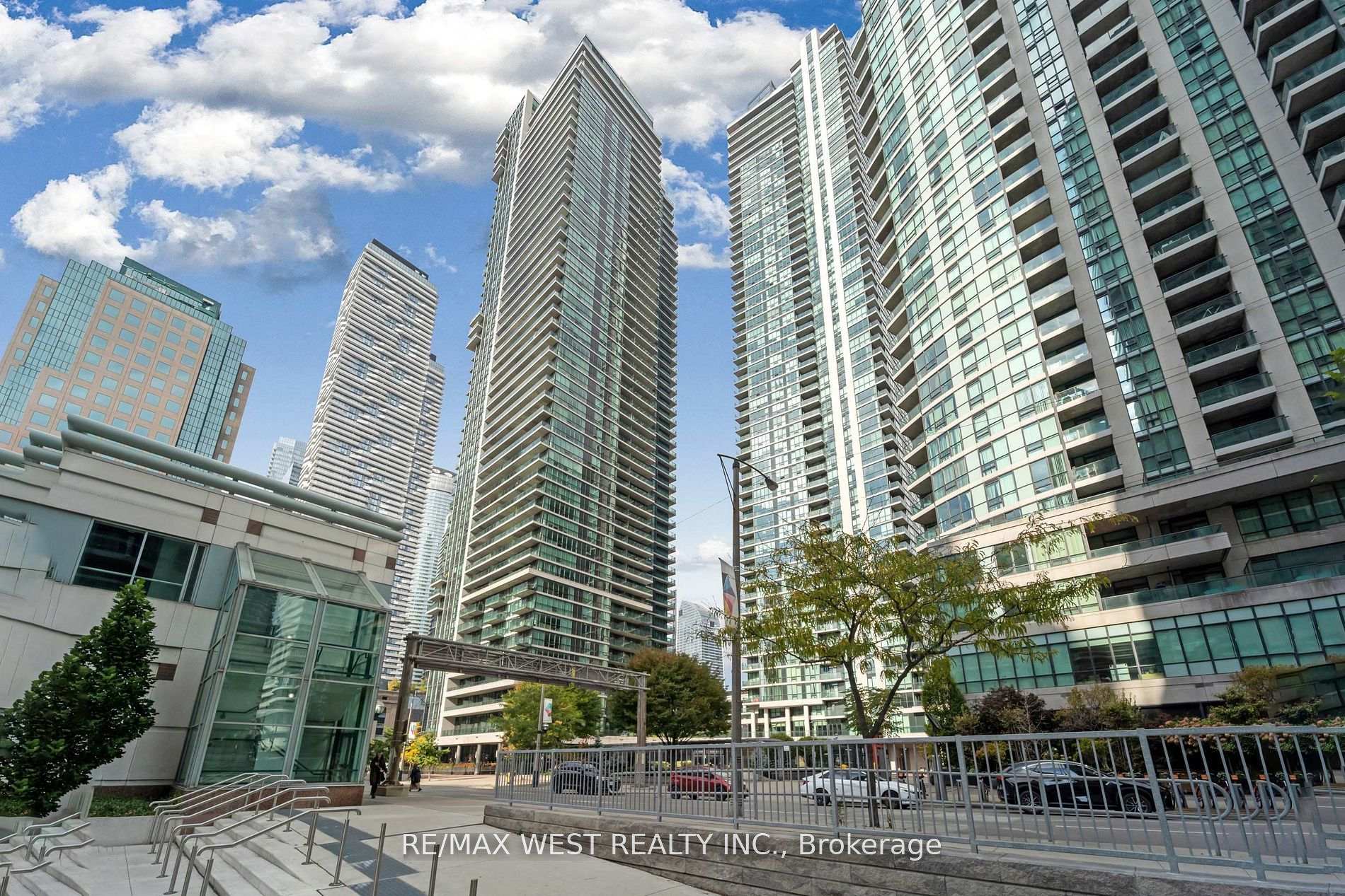 33 Bay Street 2305